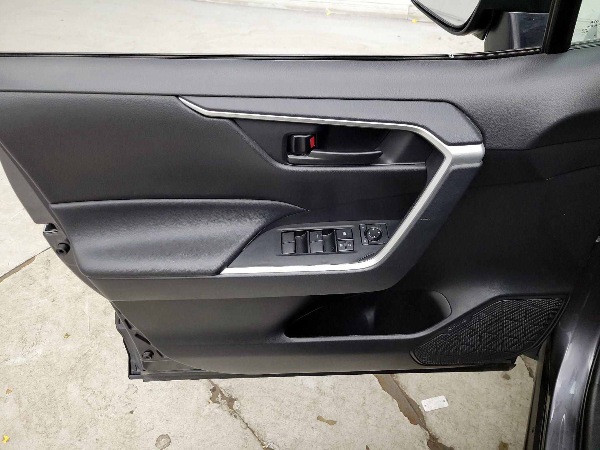 Thumbnail: 2025 Toyota RAV4 - 12