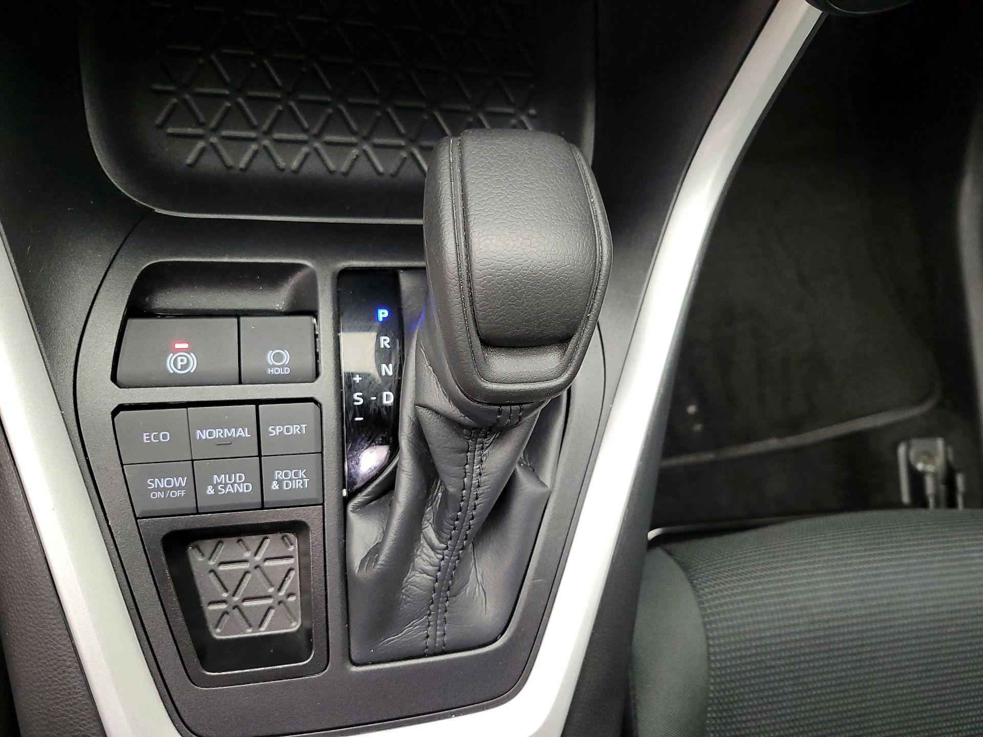 Thumbnail: 2025 Toyota RAV4 - 17