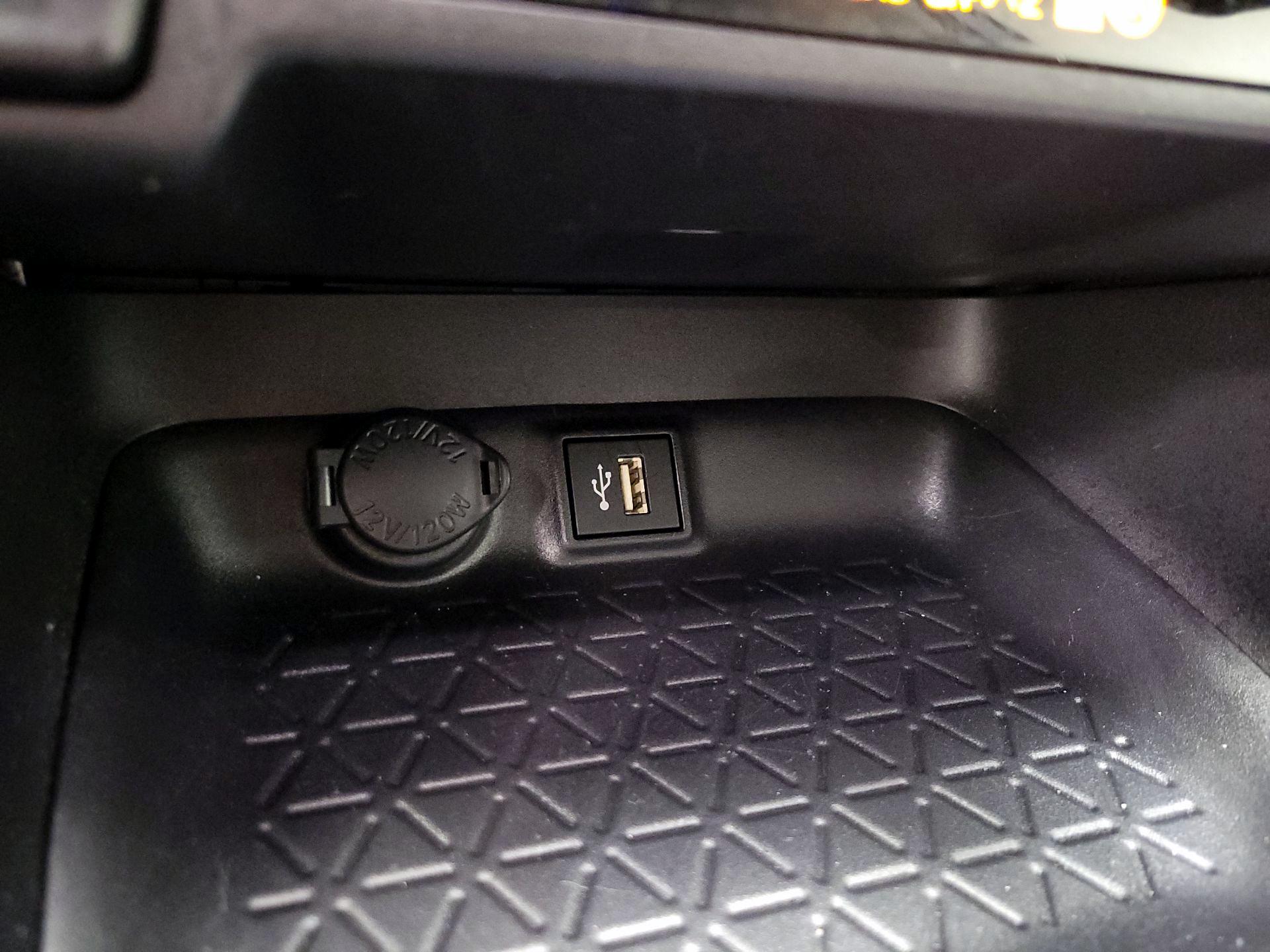 Thumbnail: 2025 Toyota RAV4 - 18