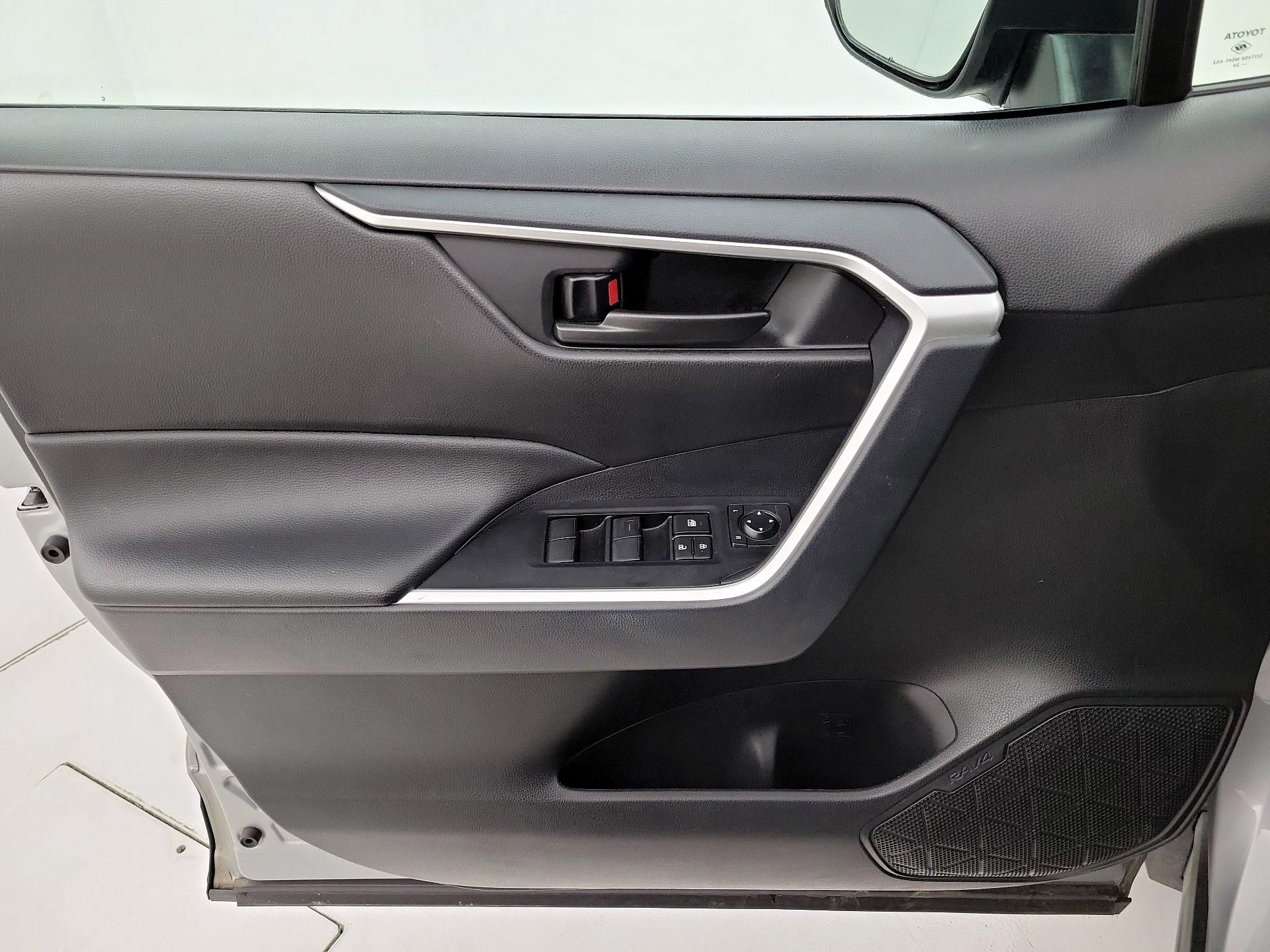 Thumbnail: 2025 Toyota RAV4 - 12