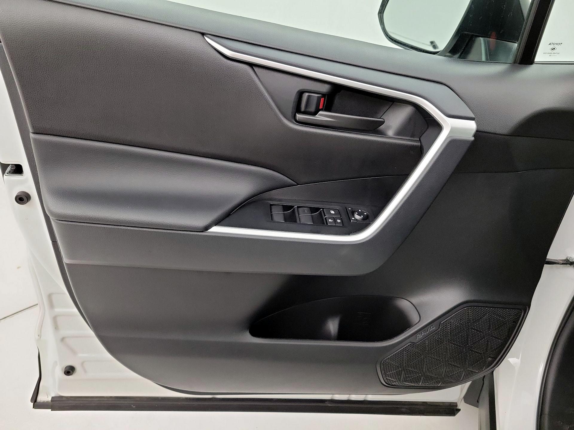 Thumbnail: 2025 Toyota RAV4 - 12