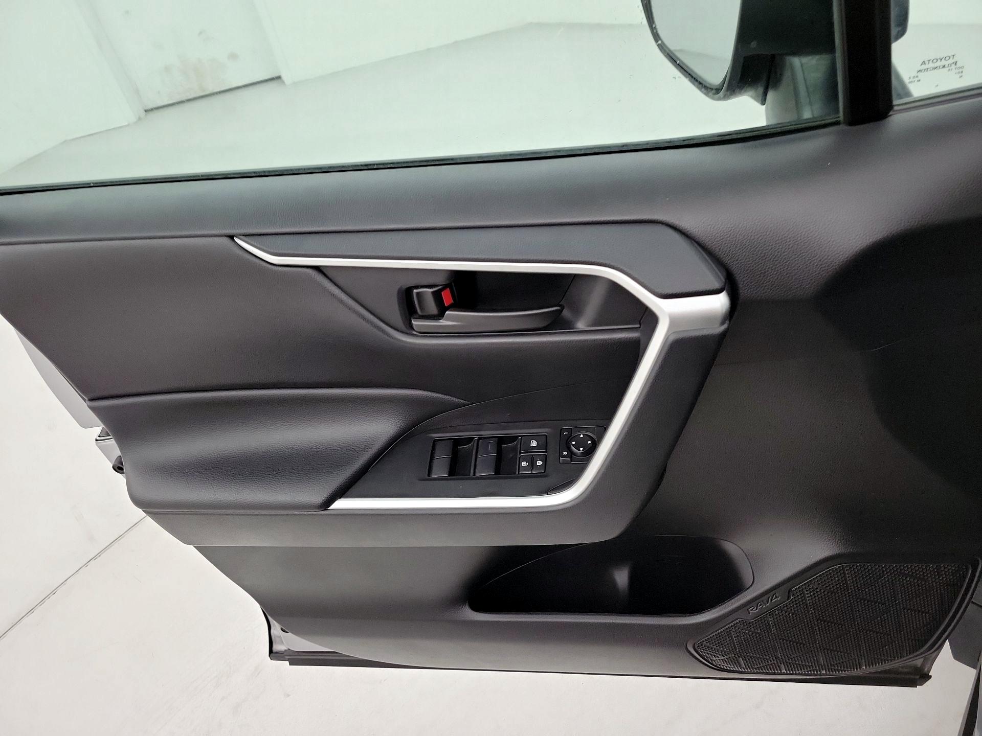 Thumbnail: 2024 Toyota RAV4 - 10