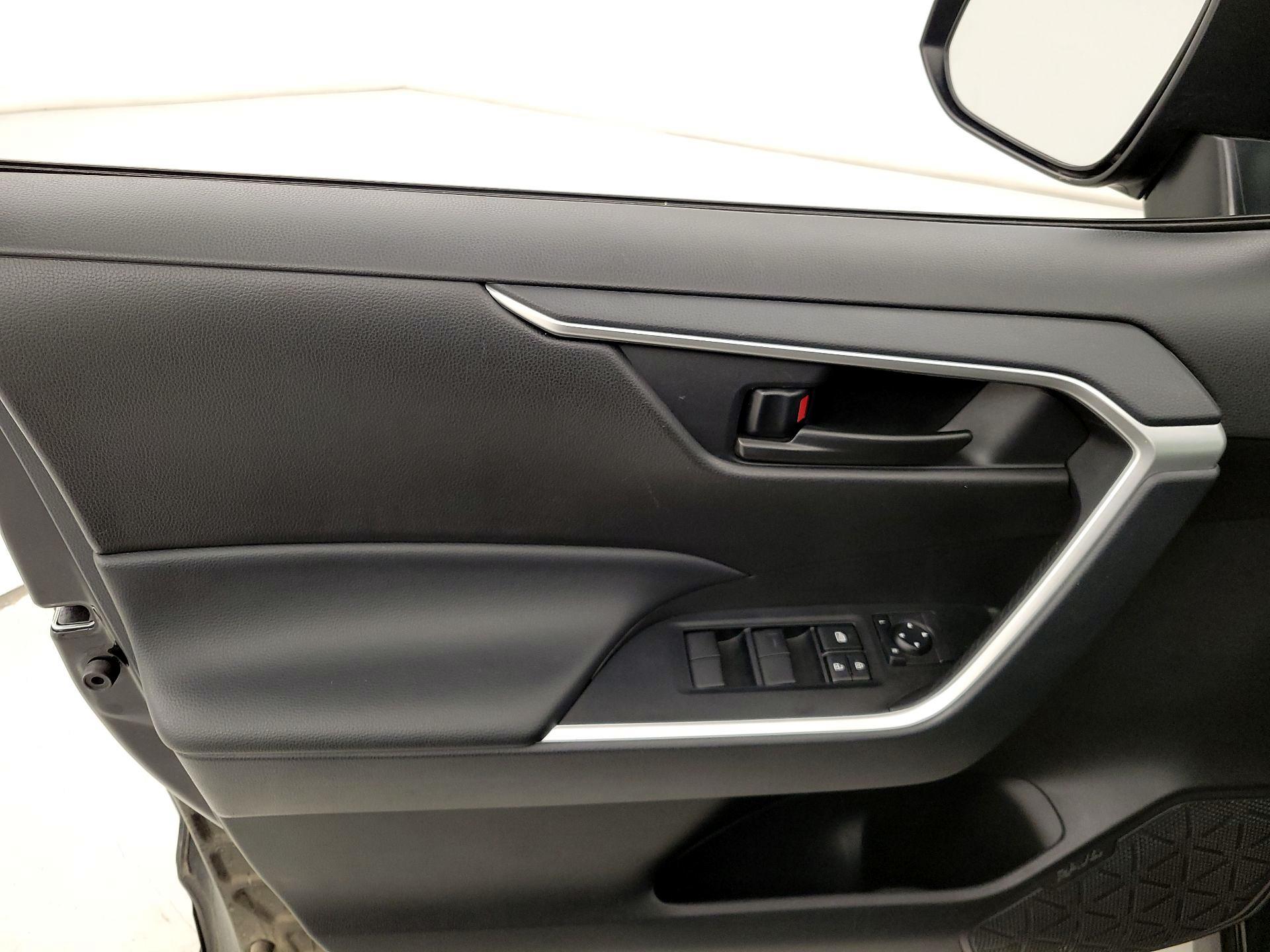 Thumbnail: 2025 Toyota RAV4 - 12