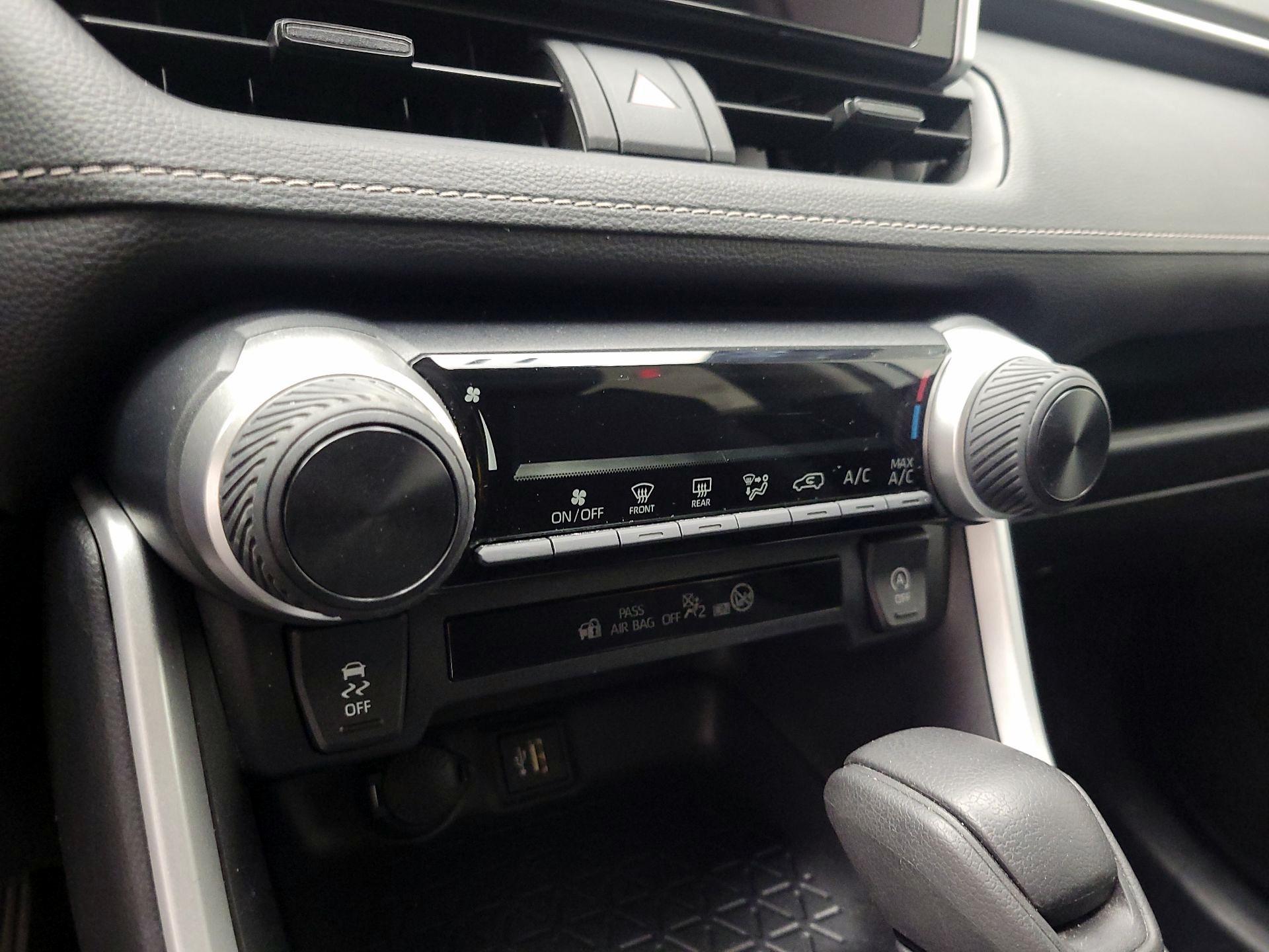 Thumbnail: 2024 Toyota RAV4 - 17