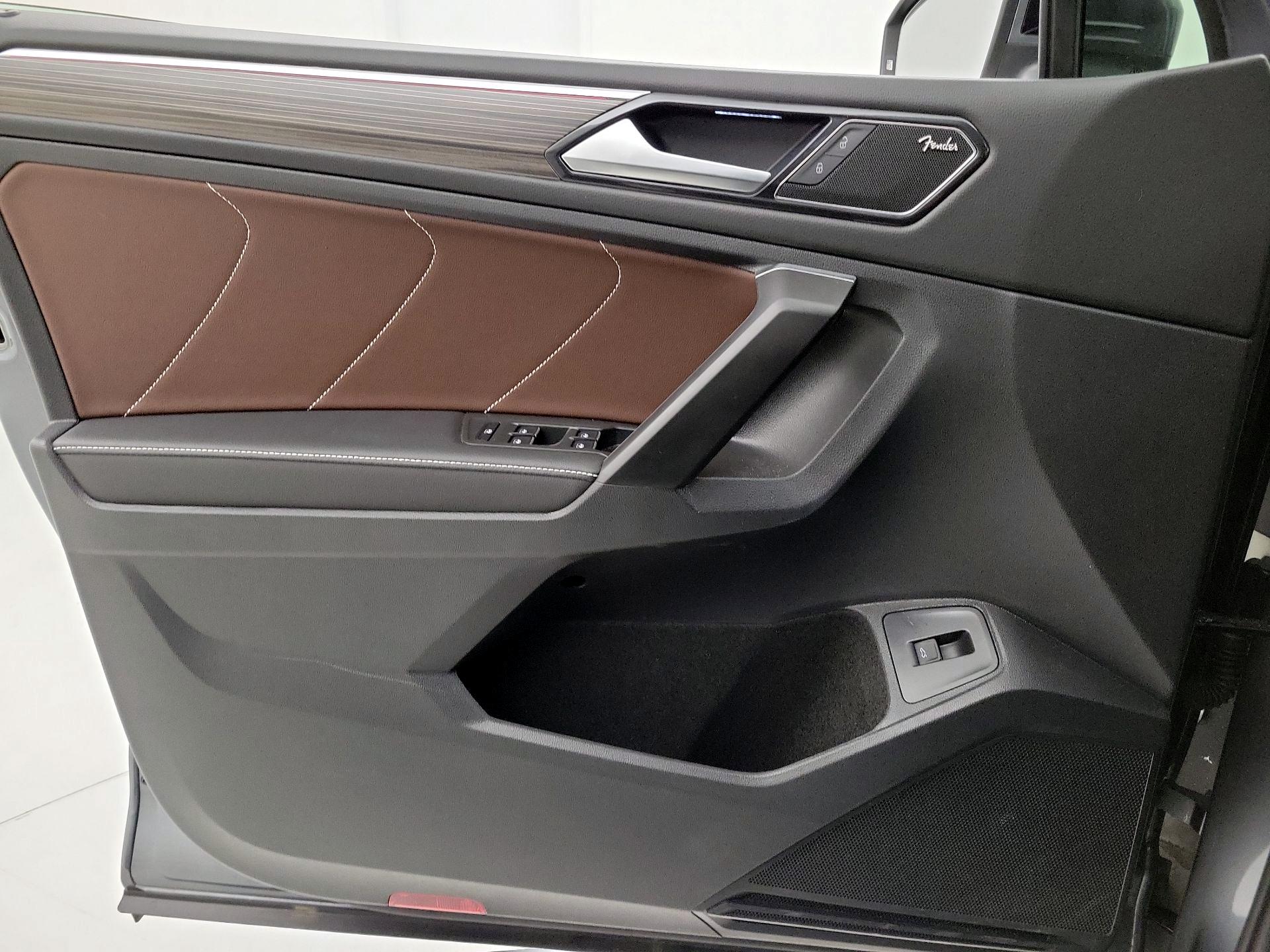 Thumbnail: 2023 Volkswagen Tiguan - 12