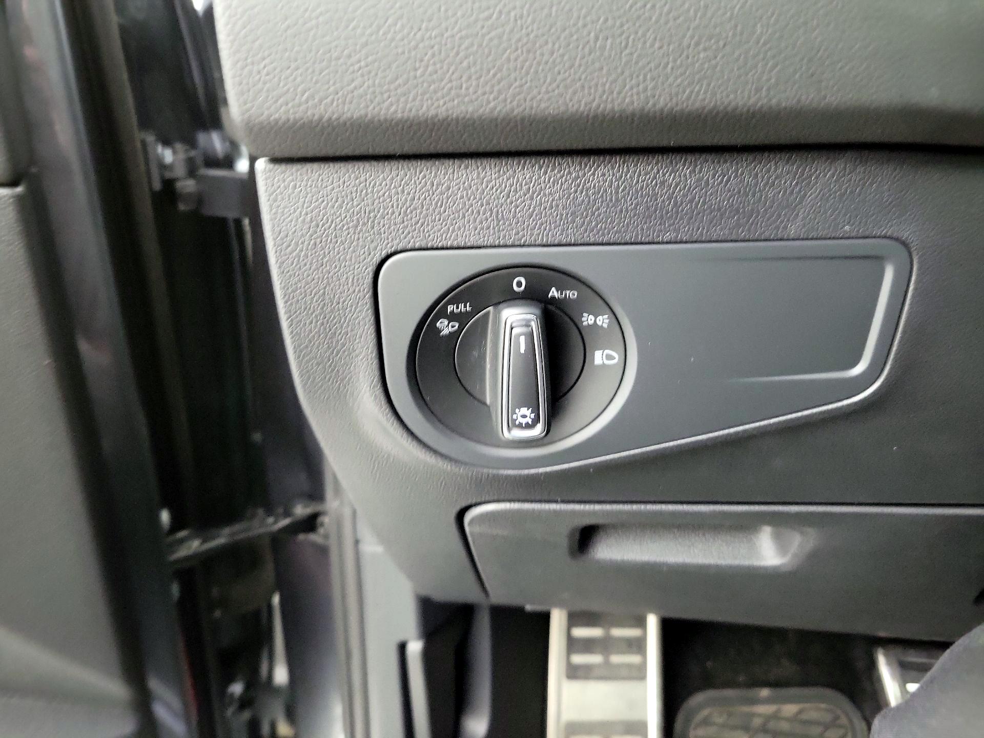 Thumbnail: 2023 Volkswagen Tiguan - 13