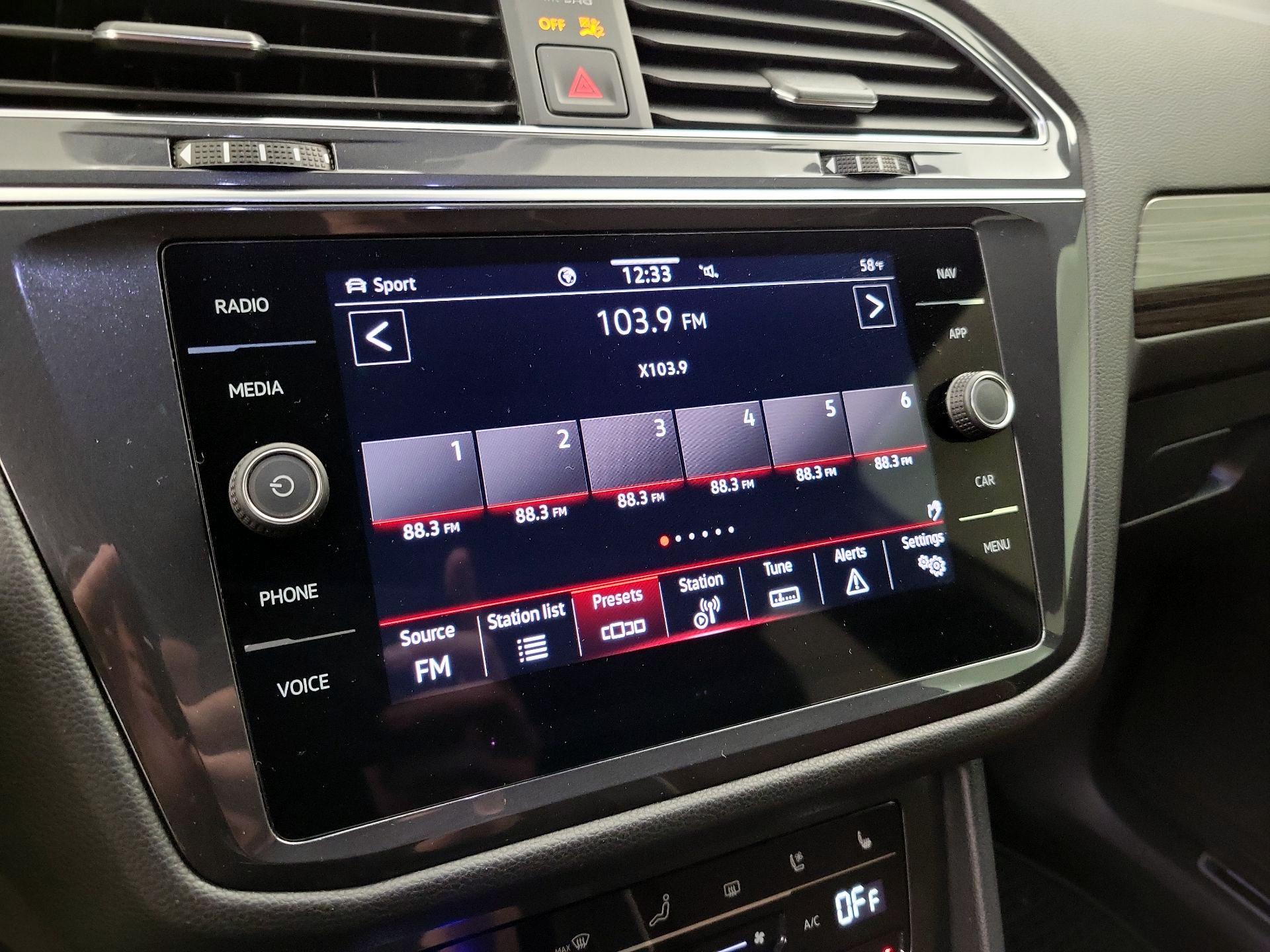 Thumbnail: 2023 Volkswagen Tiguan - 15