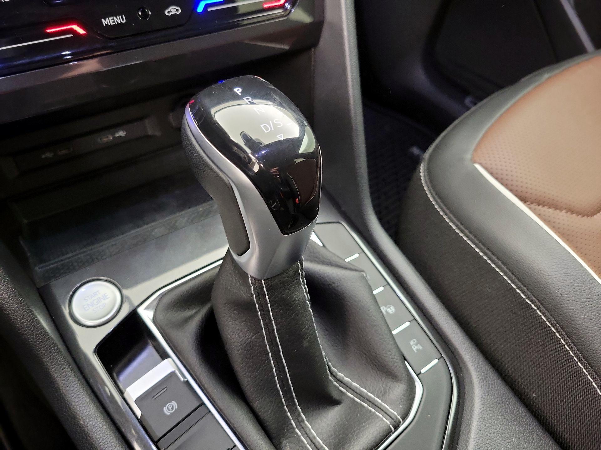 Thumbnail: 2023 Volkswagen Tiguan - 17