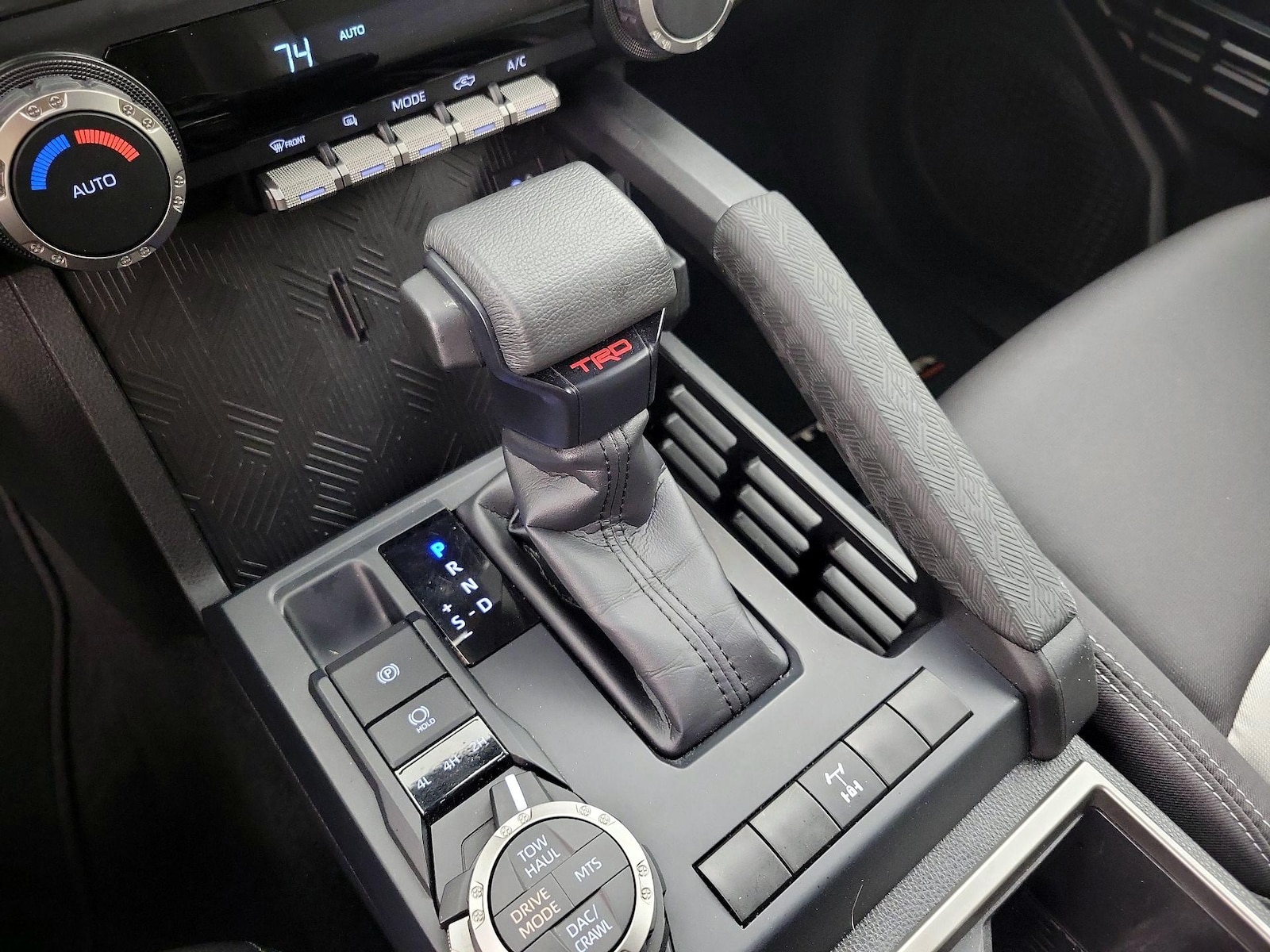 2025 Toyota Tacoma TRD Off Road - Photo 19