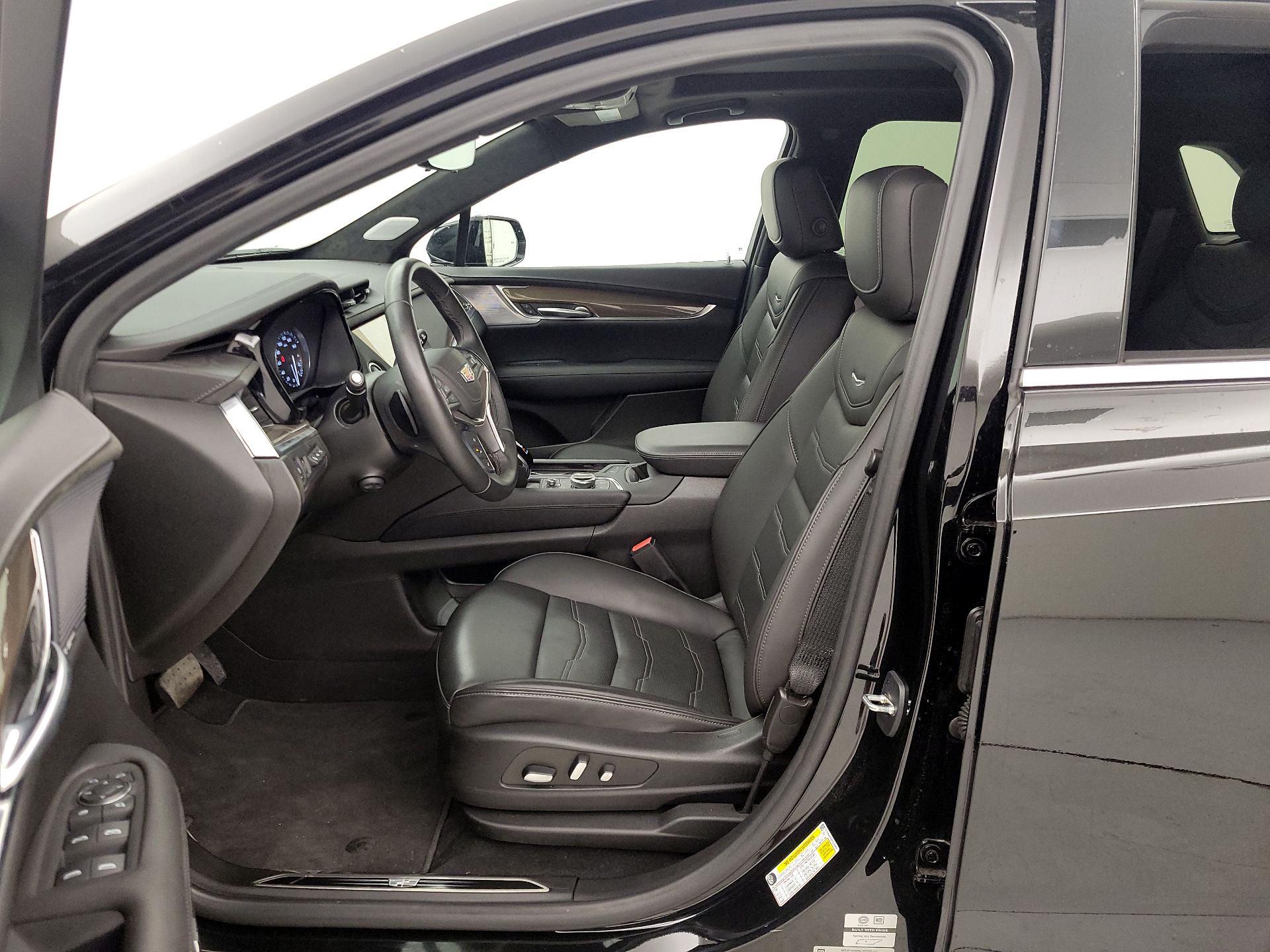 Thumbnail: 2023 Cadillac XT5 - 11