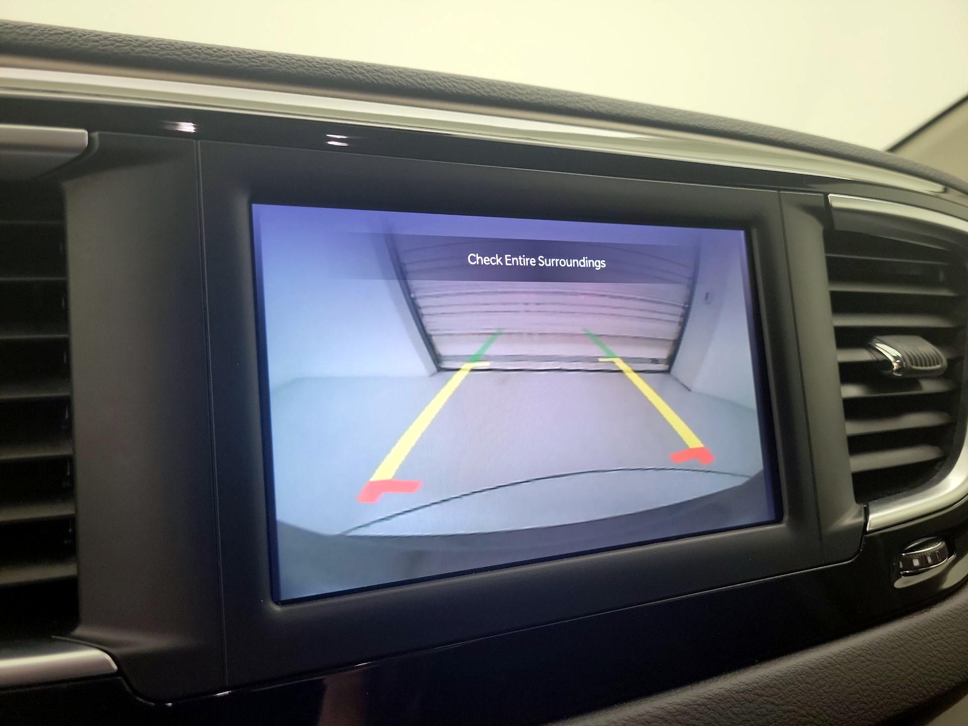 Thumbnail: 2023 Chrysler Voyager - 12