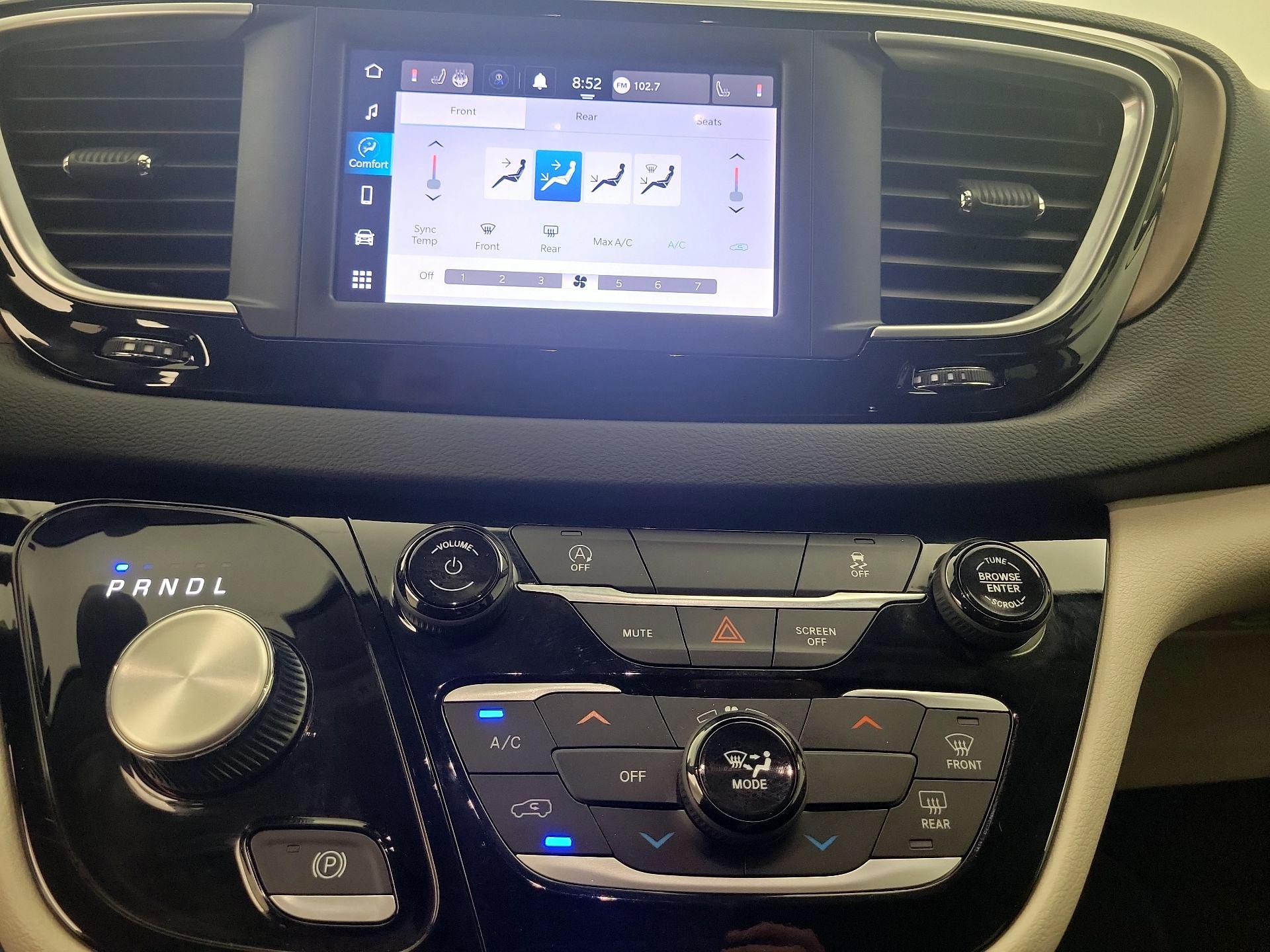 Thumbnail: 2023 Chrysler Voyager - 14