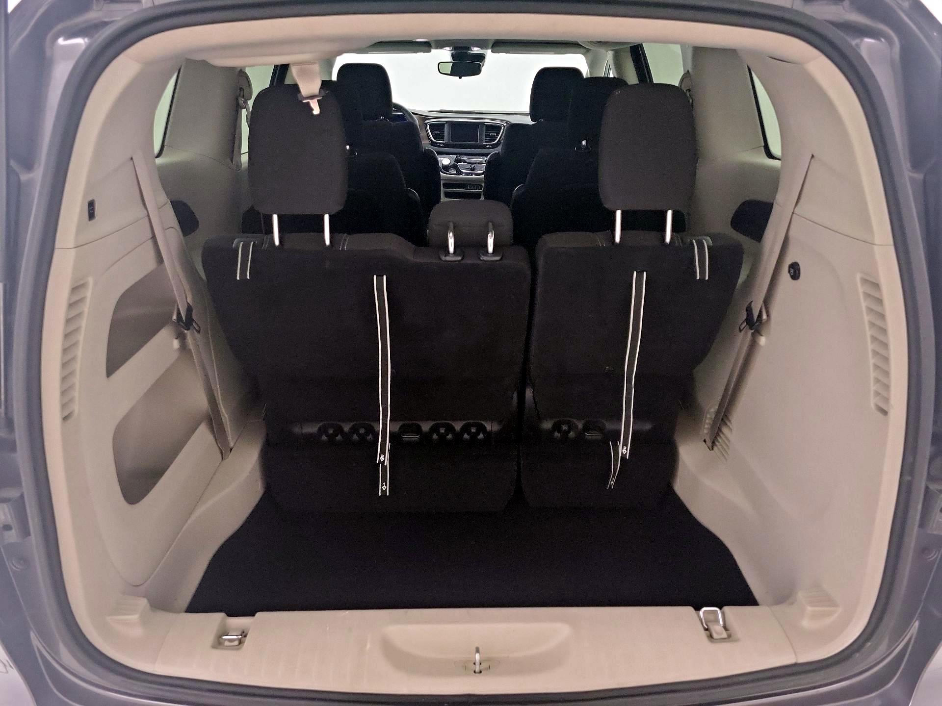 Thumbnail: 2023 Chrysler Voyager - 19