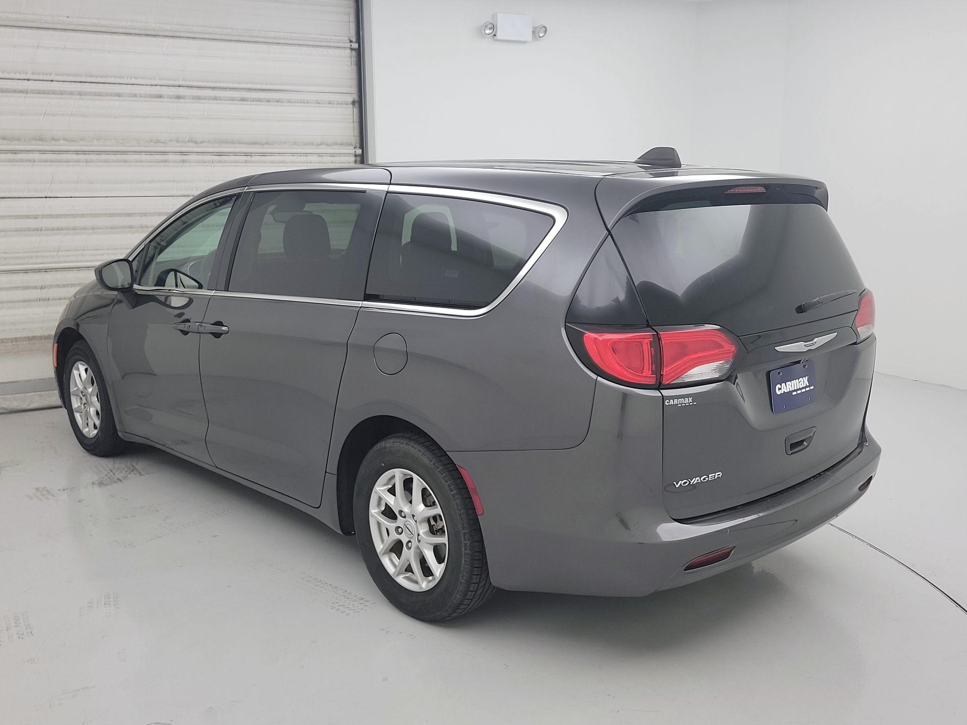 Thumbnail: 2023 Chrysler Voyager - 7