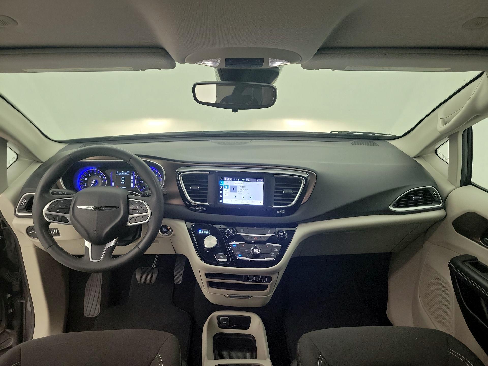 Thumbnail: 2023 Chrysler Voyager - 8