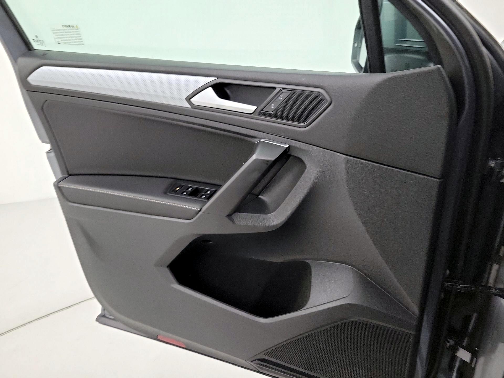 Thumbnail: 2023 Volkswagen Tiguan - 12