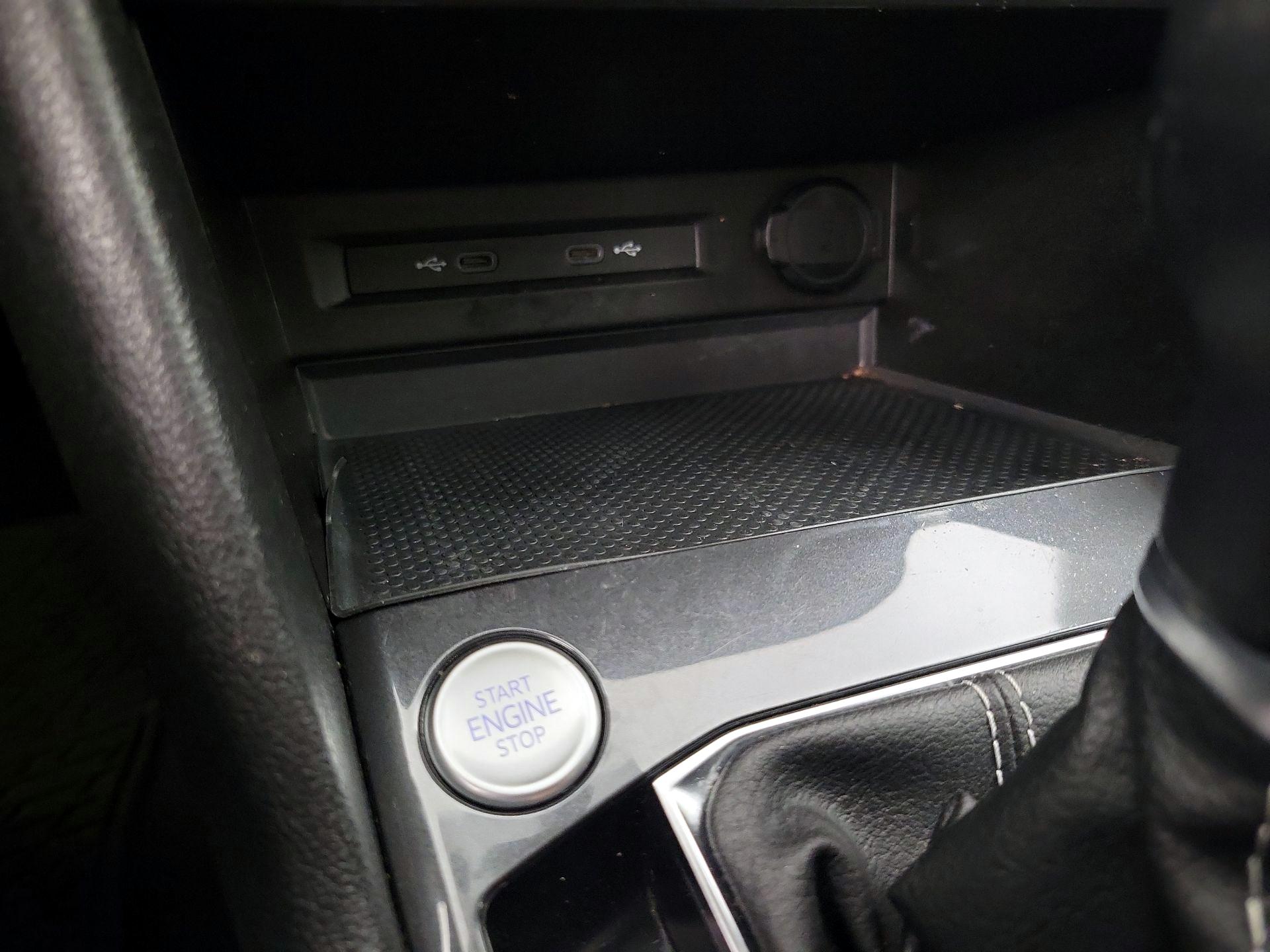 Thumbnail: 2023 Volkswagen Tiguan - 18