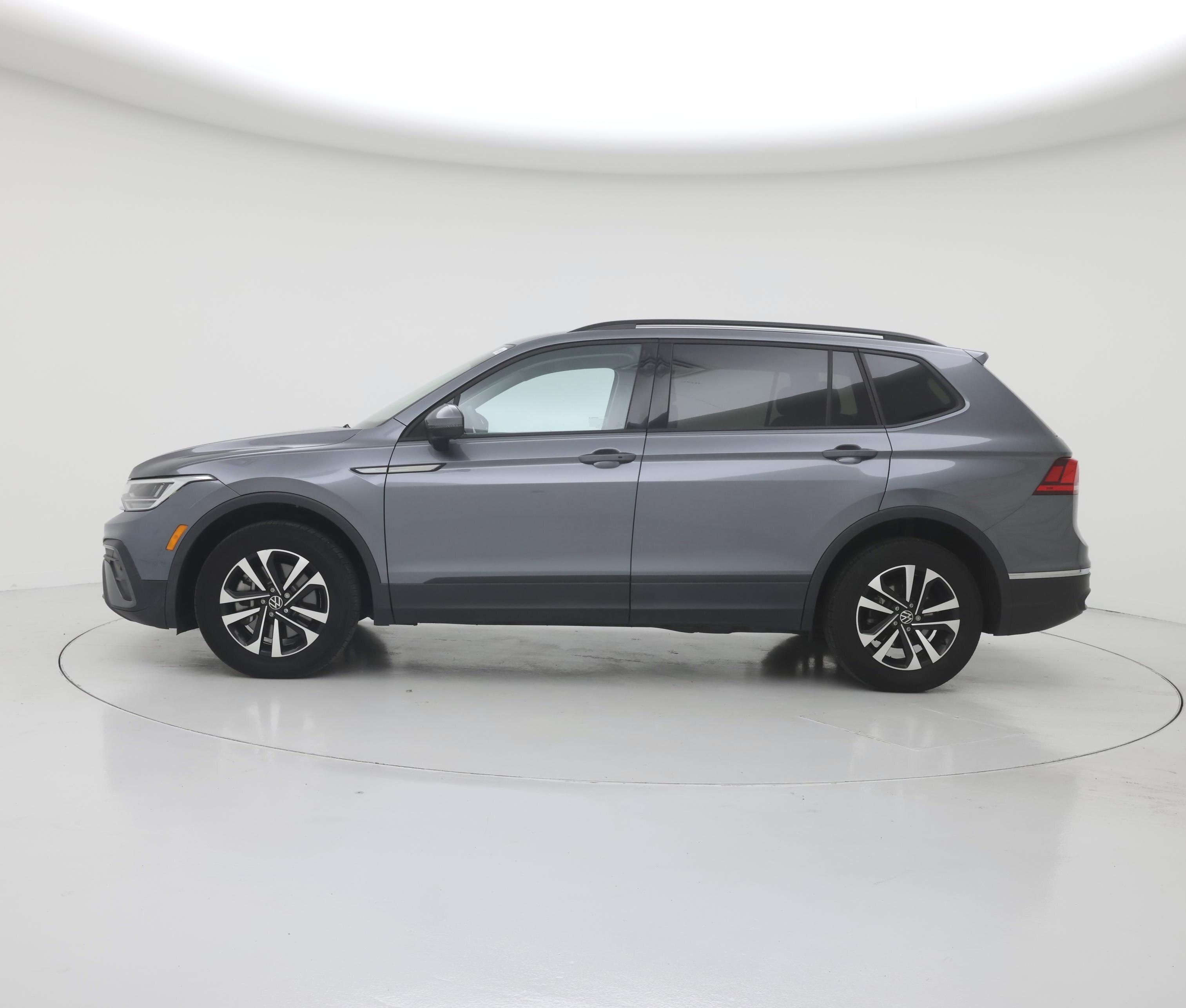 Thumbnail: 2023 Volkswagen Tiguan - 3