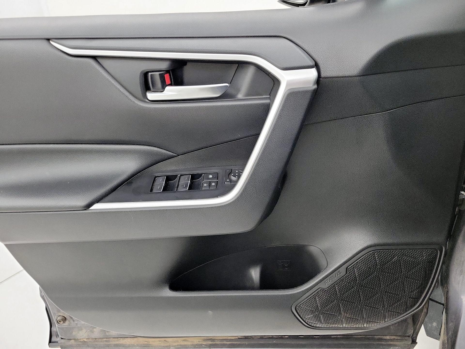 Thumbnail: 2023 Toyota RAV4 - 12