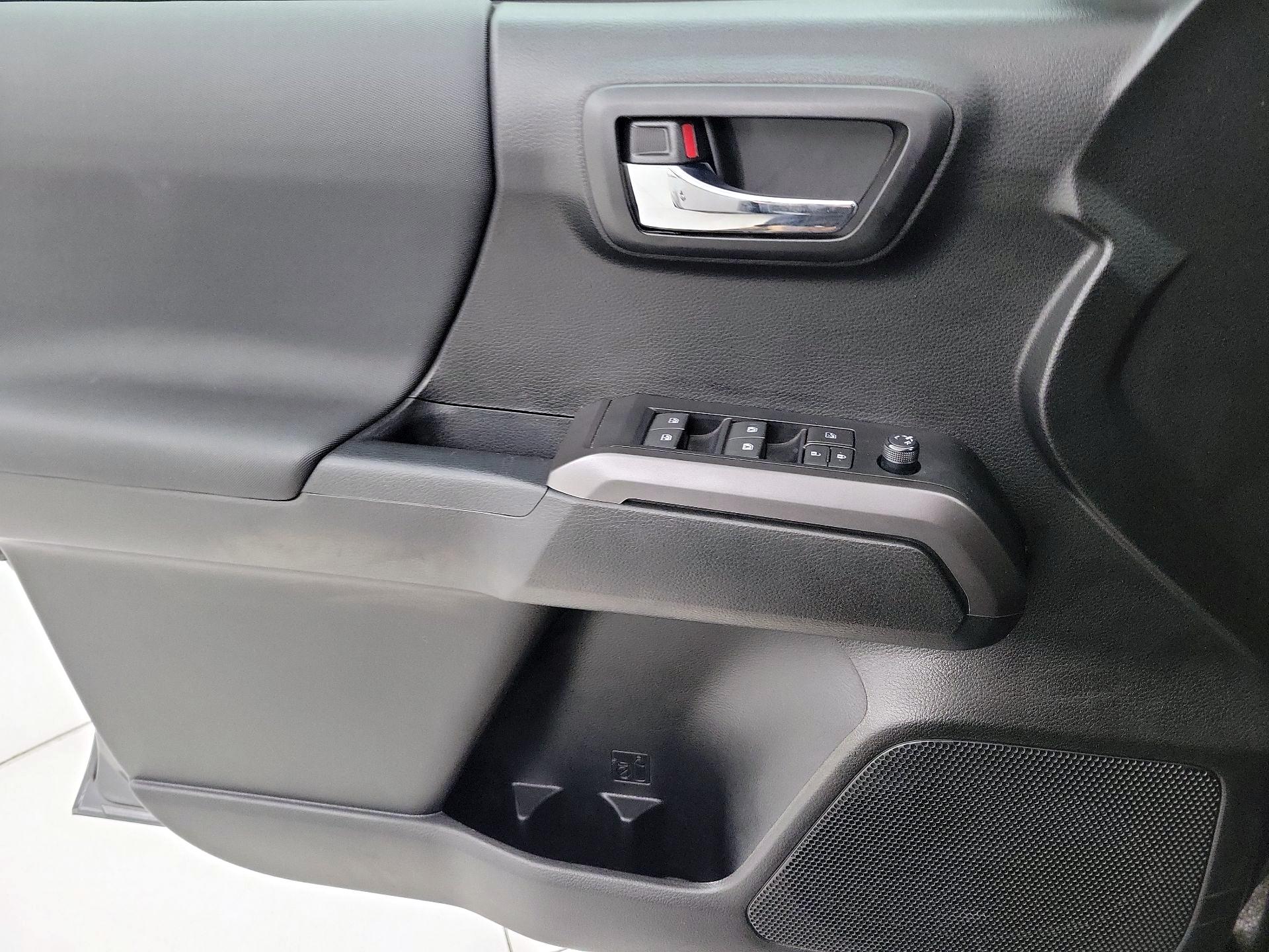 Thumbnail: 2021 Toyota Tacoma - 12