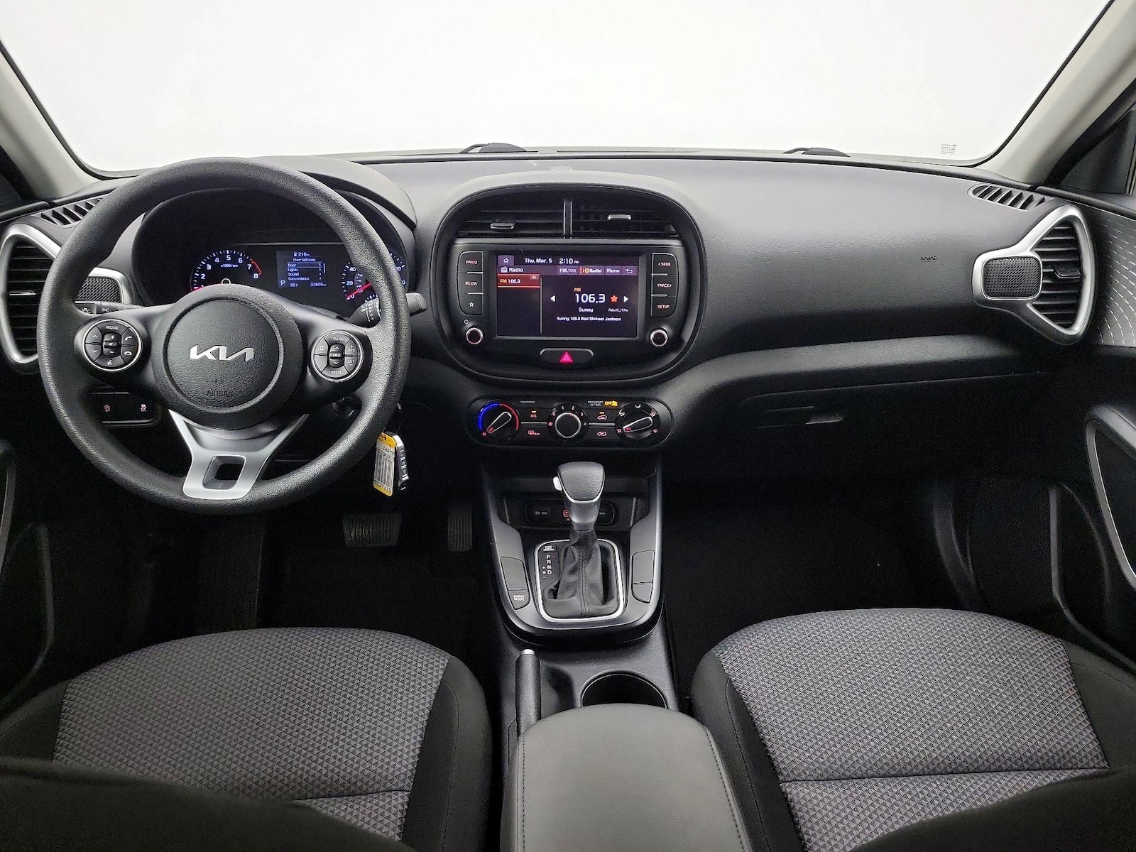2022 Kia Soul LX - Photo 10