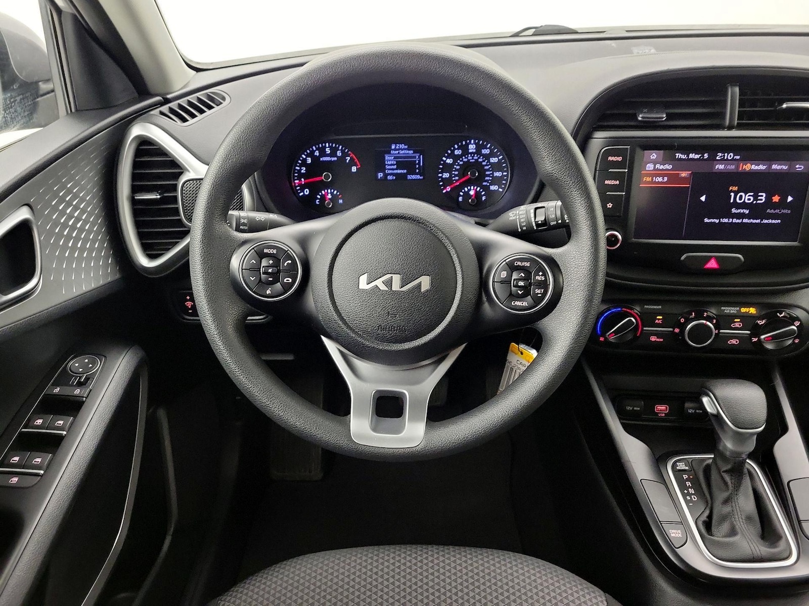 2022 Kia Soul LX - Photo 11