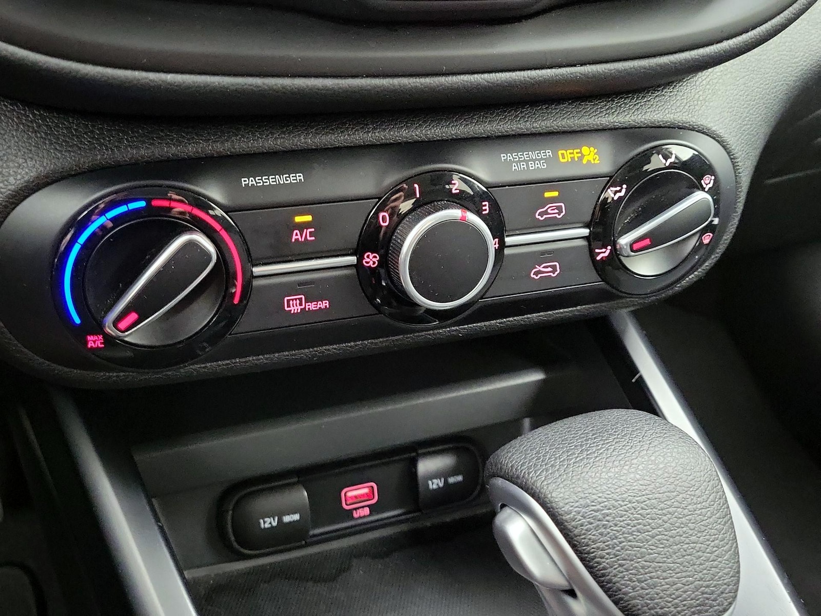 2022 Kia Soul LX - Photo 17