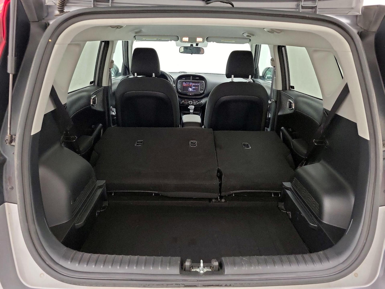 2022 Kia Soul LX - Photo 22