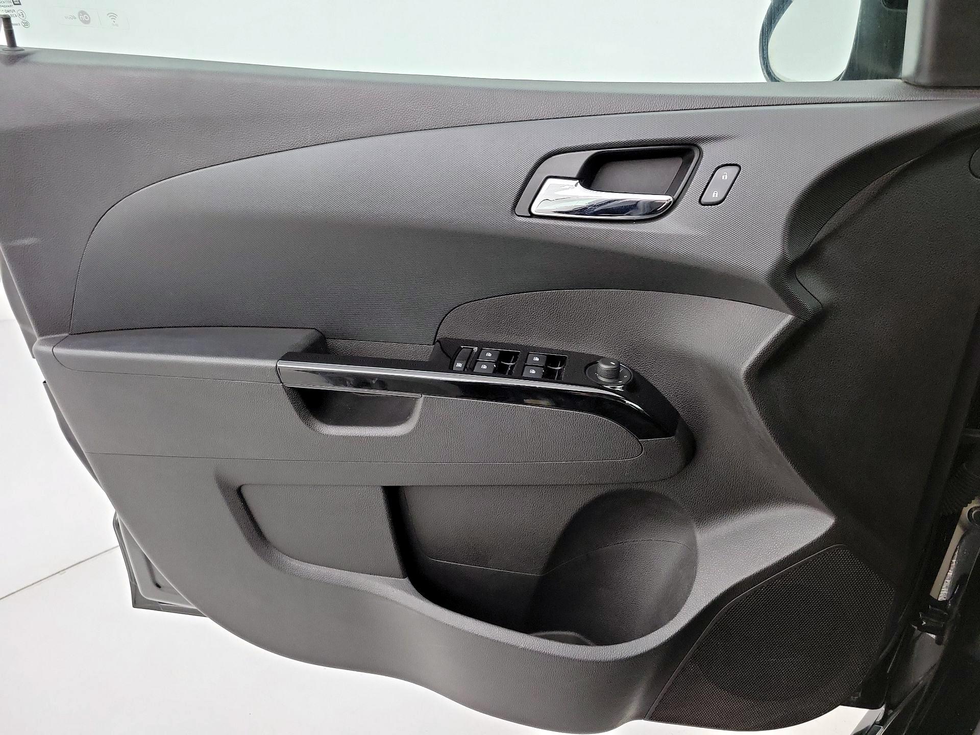 Thumbnail: 2017 Chevrolet Sonic - 12