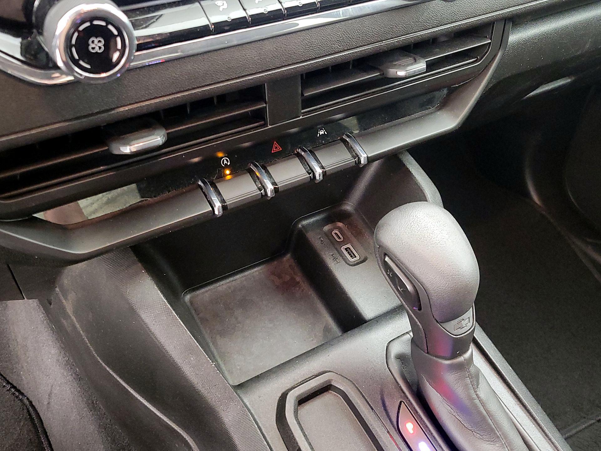 Thumbnail: 2023 Chevrolet Colorado - 18