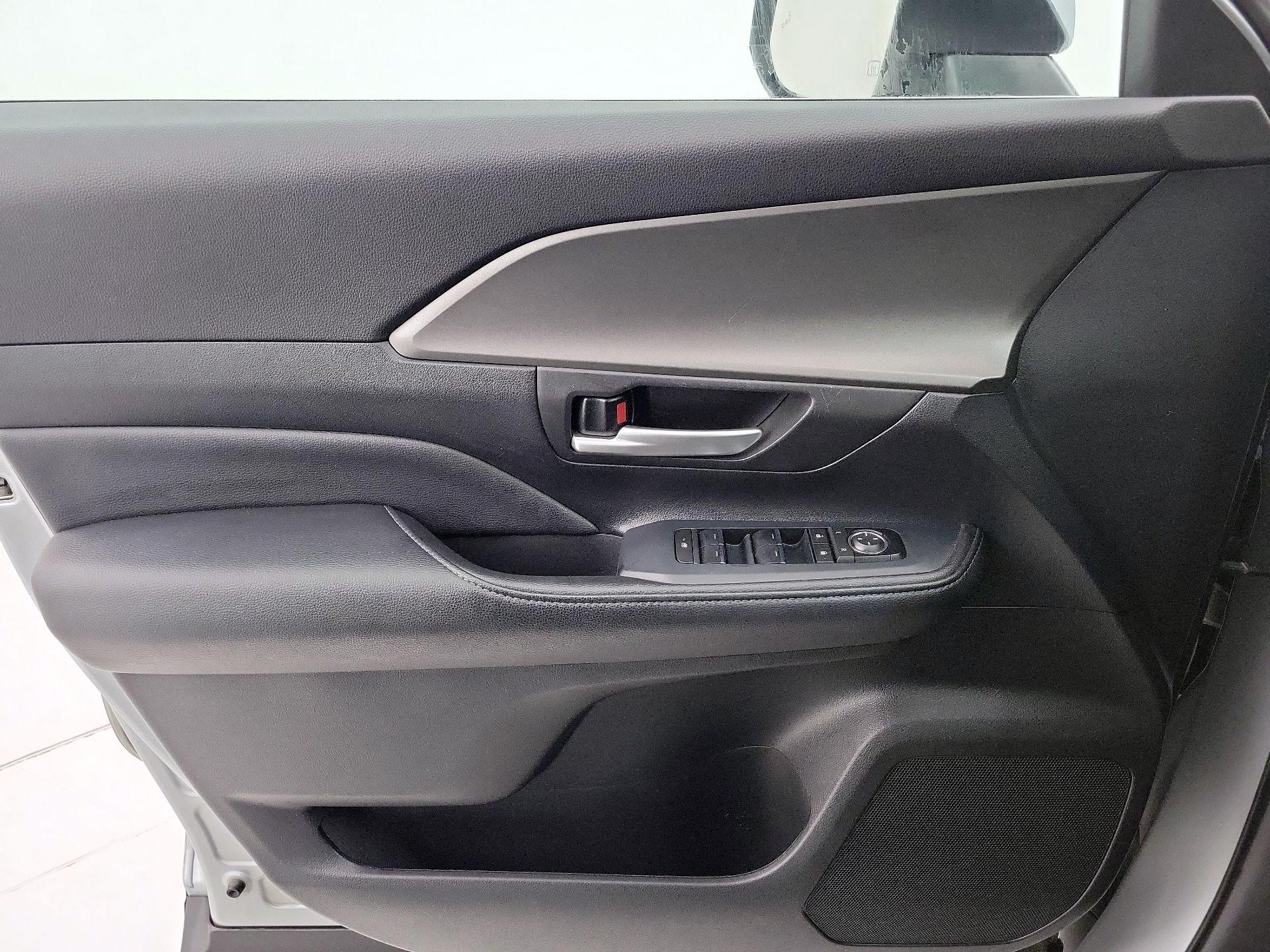 Thumbnail: 2025 Toyota Grand Highlander - 12