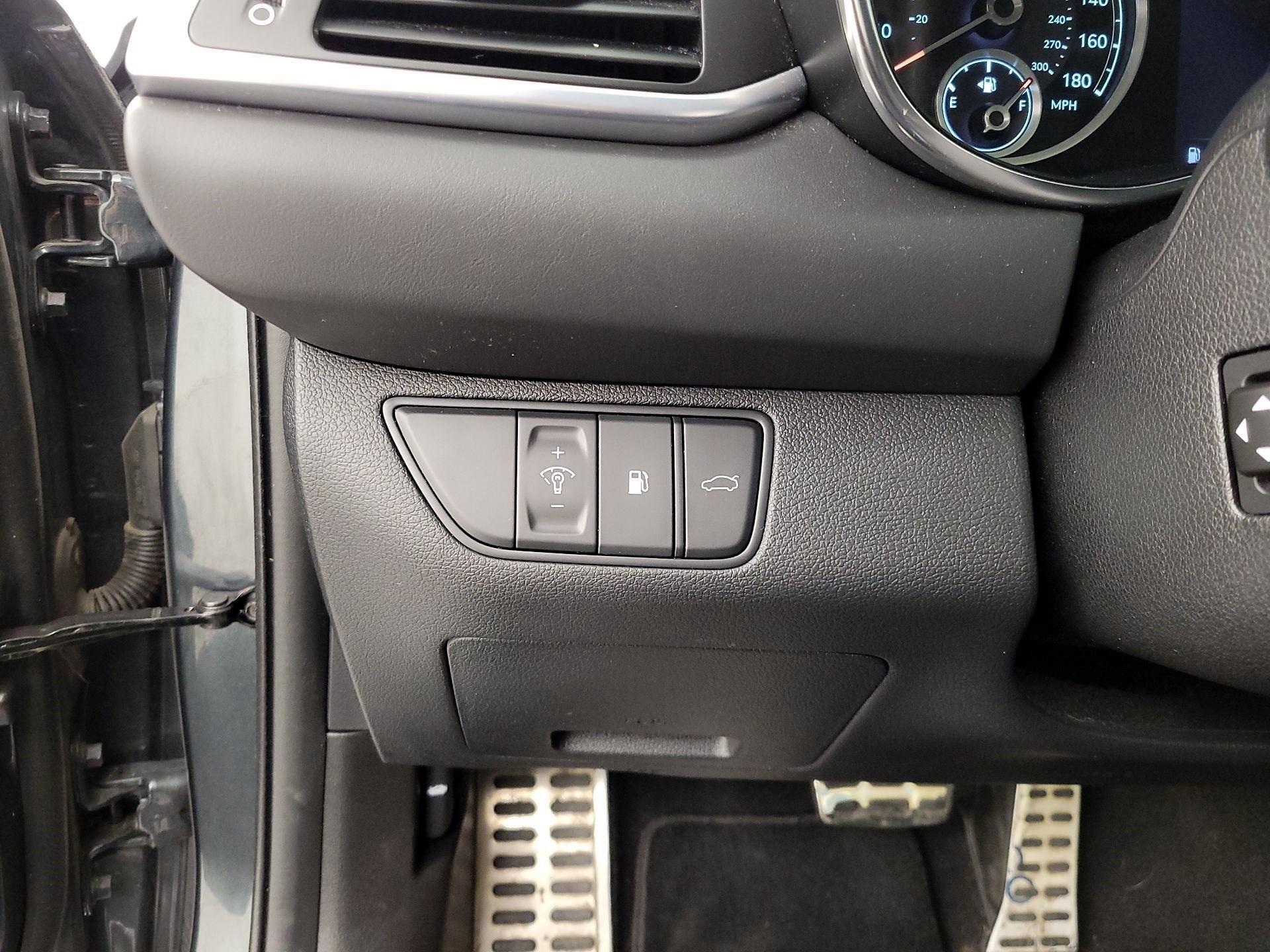 Thumbnail: 2023 Genesis G70 - 13