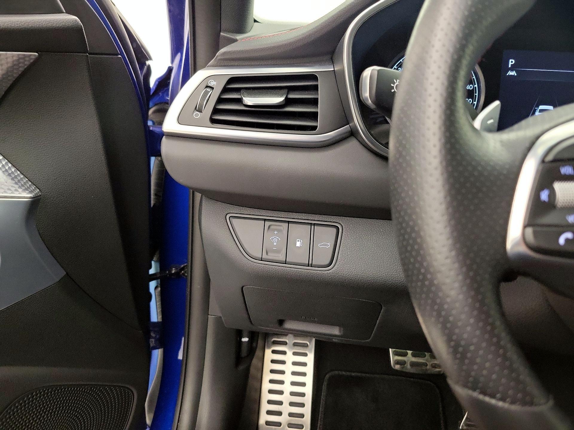 Thumbnail: 2023 Genesis G70 - 13