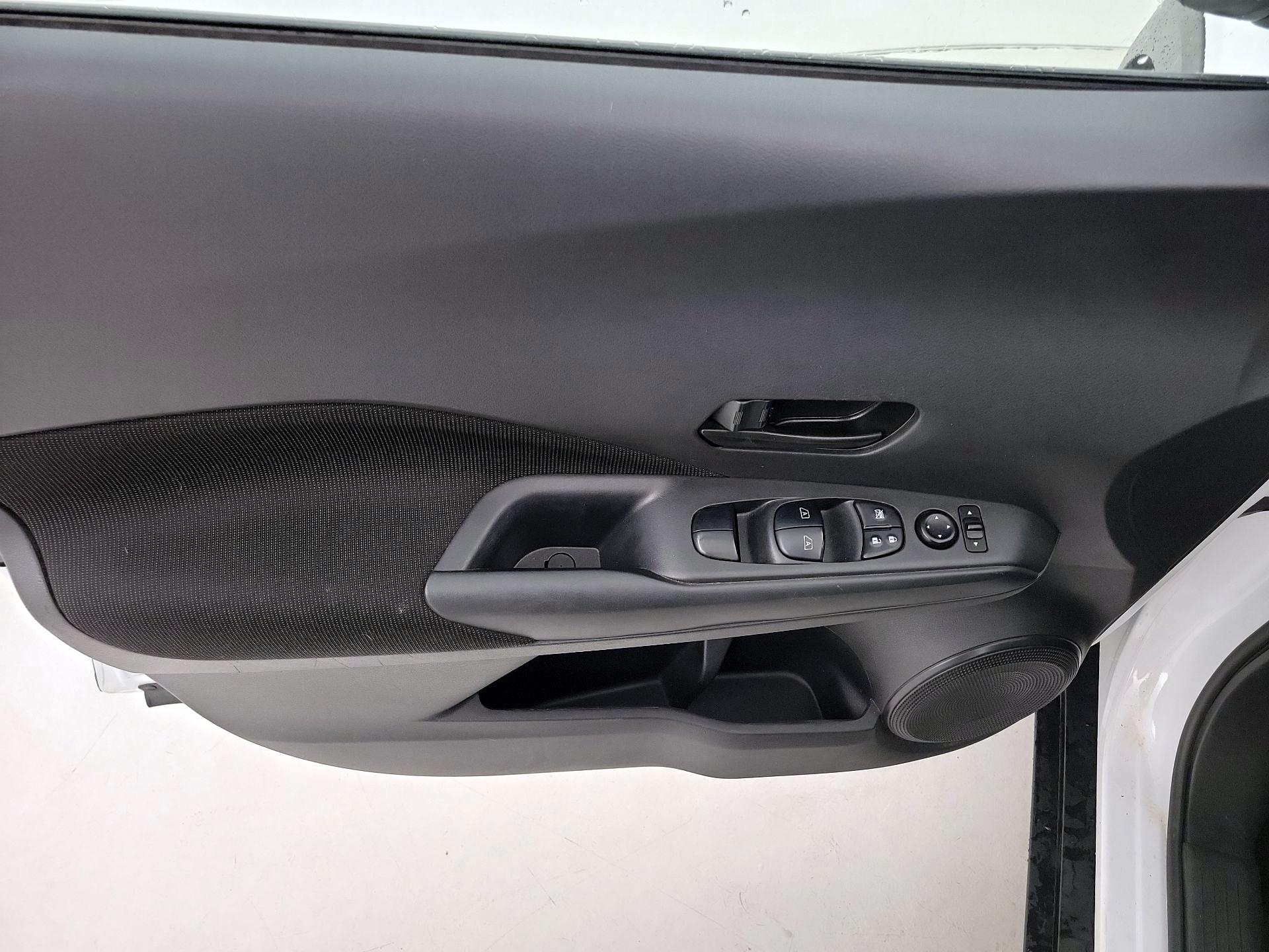 Thumbnail: 2022 Nissan Kicks - 12