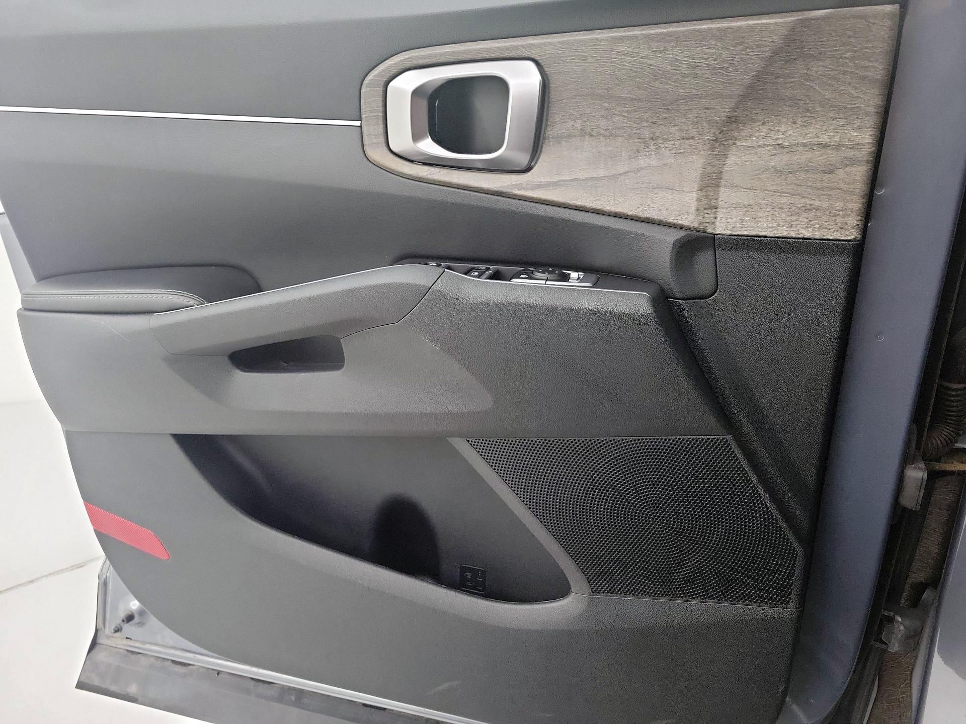 Thumbnail: 2023 Kia Sorento - 12