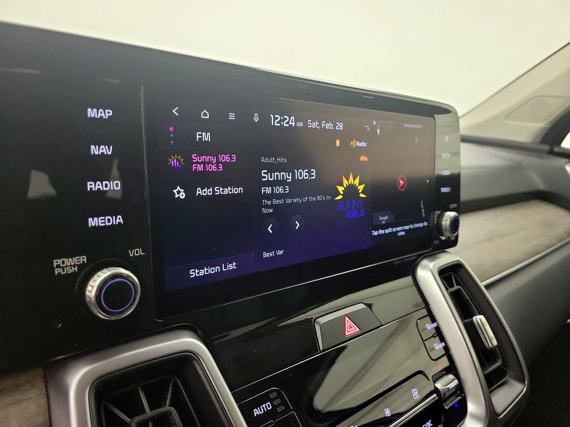 Thumbnail: 2023 Kia Sorento - 16