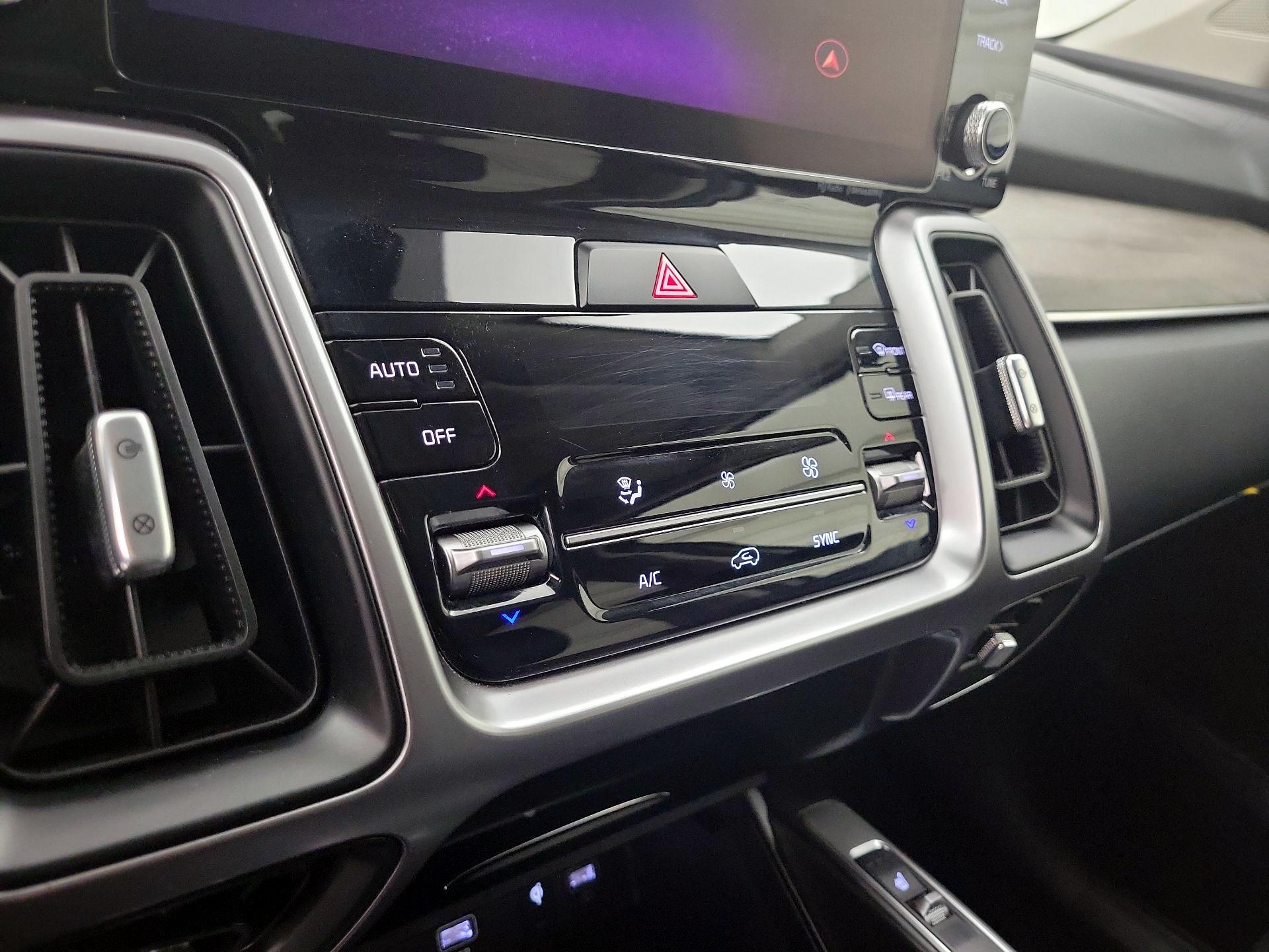 Thumbnail: 2023 Kia Sorento - 17