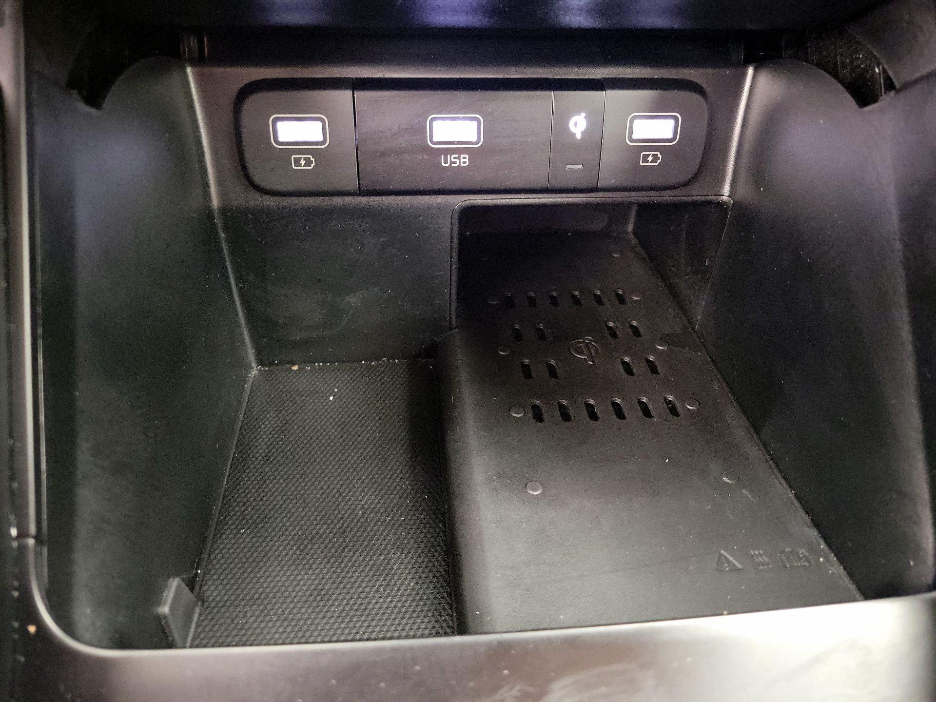 Thumbnail: 2023 Kia Sorento - 19