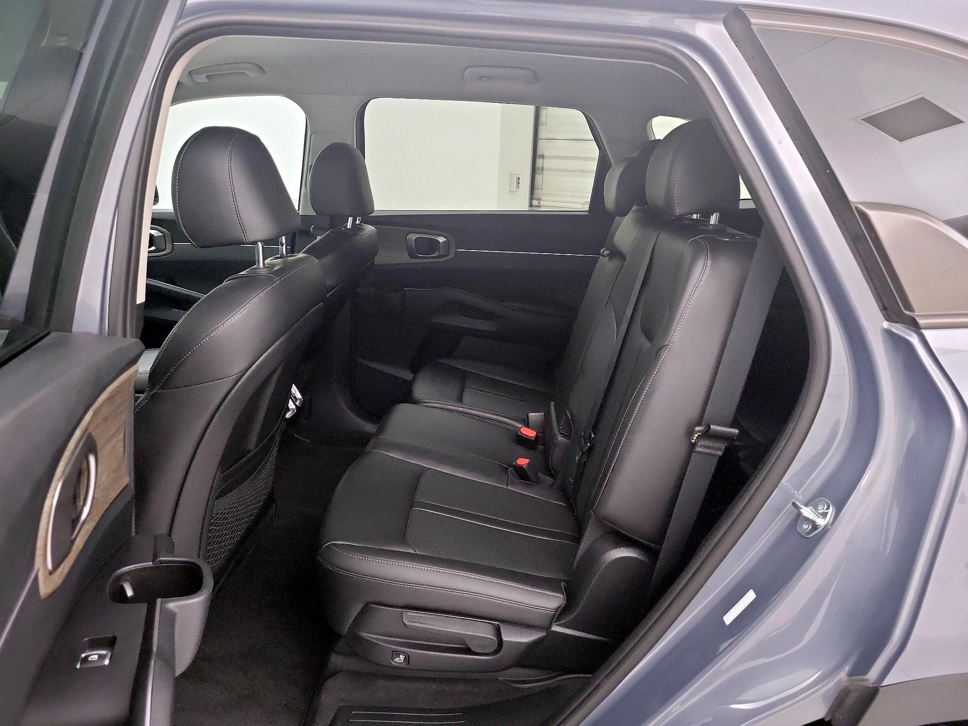 Thumbnail: 2023 Kia Sorento - 20