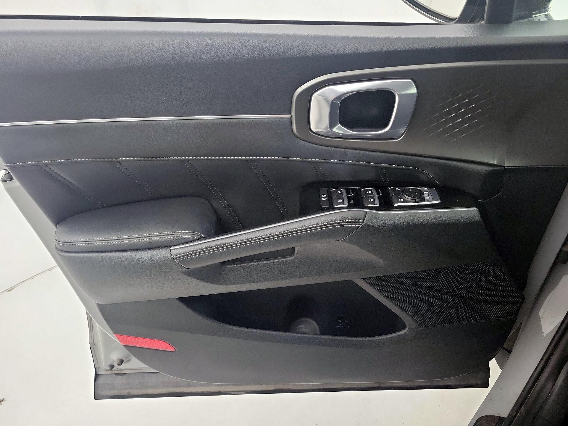 Thumbnail: 2023 Kia Sorento - 10