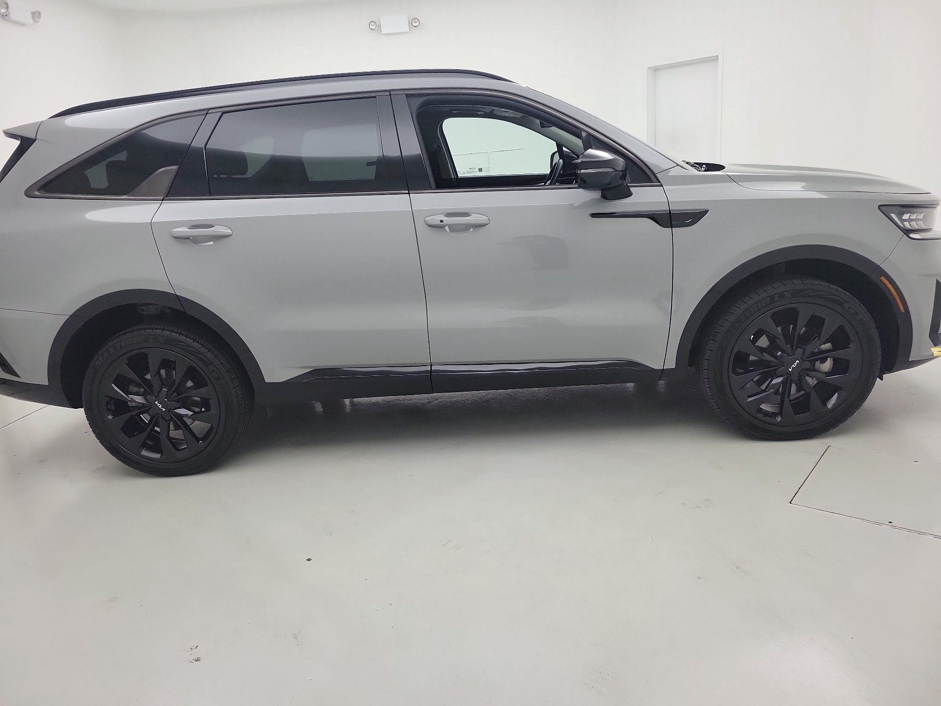 Thumbnail: 2023 Kia Sorento - 4