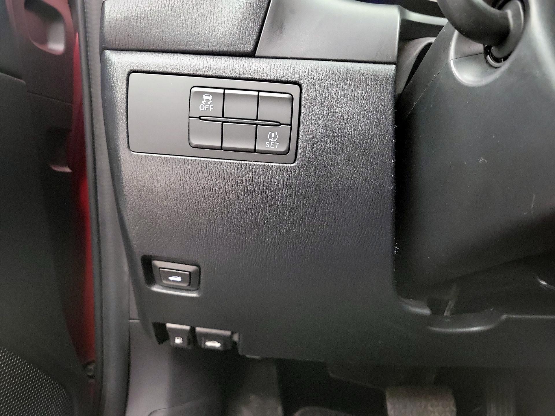 Thumbnail: 2017 Mazda Mazda3 - 13