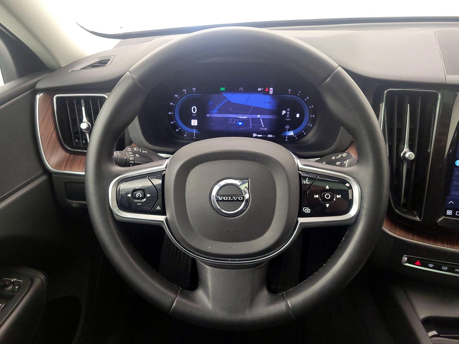 Thumbnail: 2023 Volvo XC60 - 10