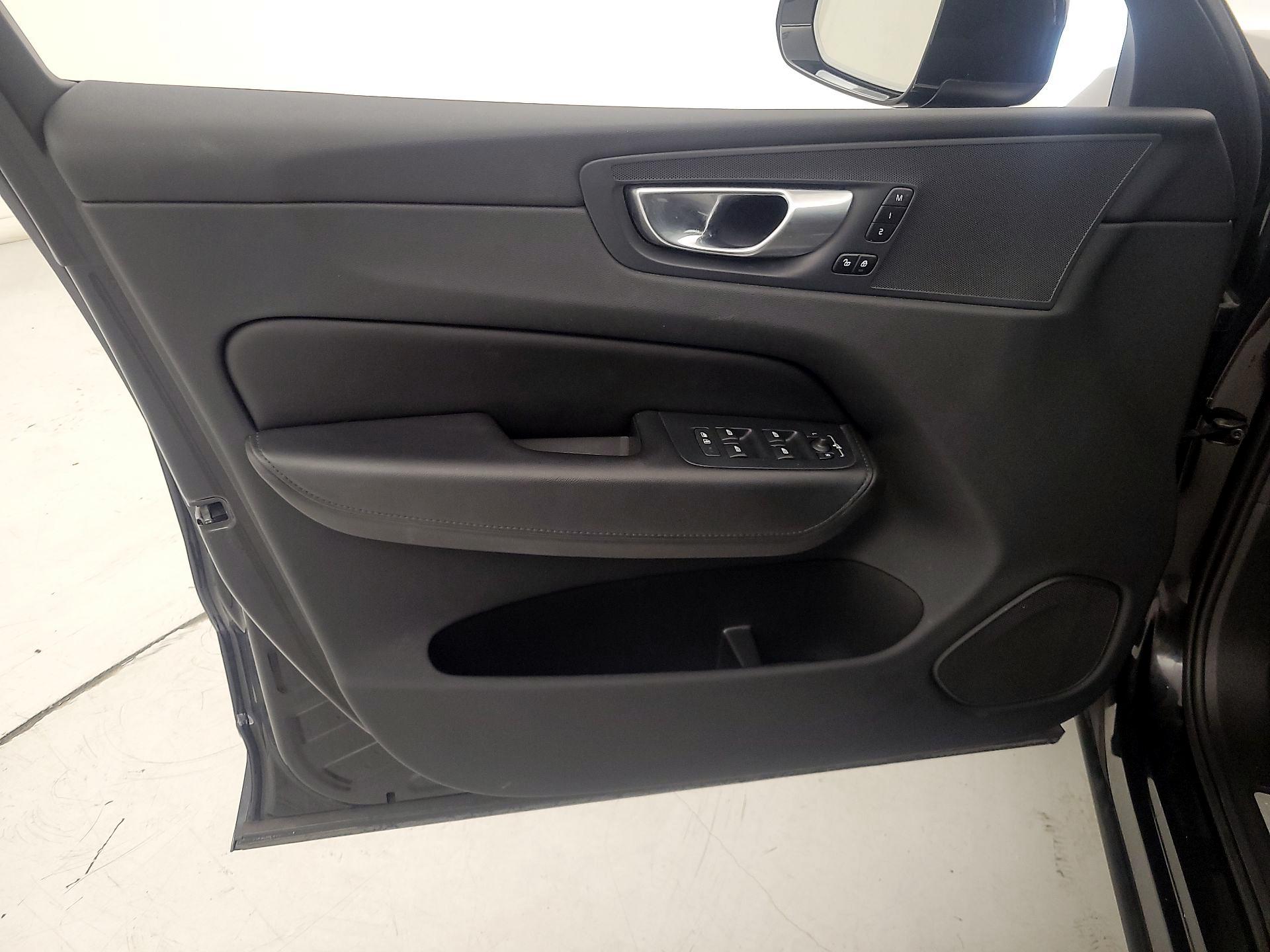 Thumbnail: 2023 Volvo XC60 - 12