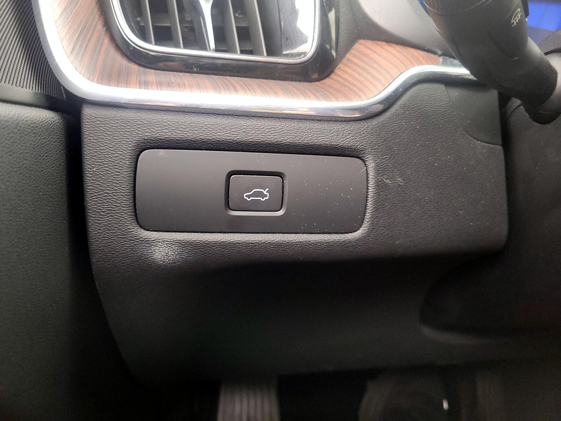 Thumbnail: 2023 Volvo XC60 - 13