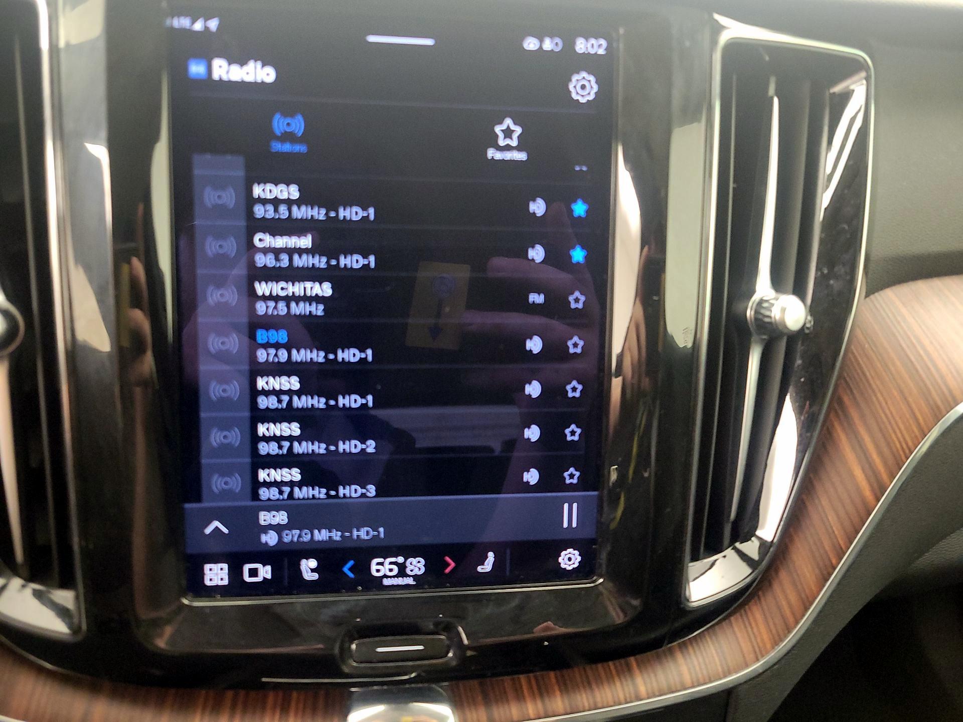 Thumbnail: 2023 Volvo XC60 - 16