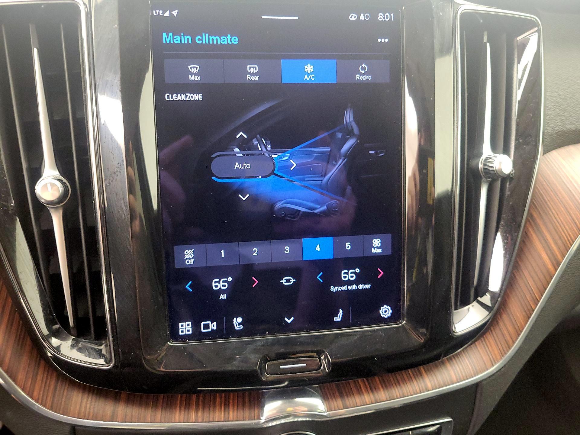 Thumbnail: 2023 Volvo XC60 - 17