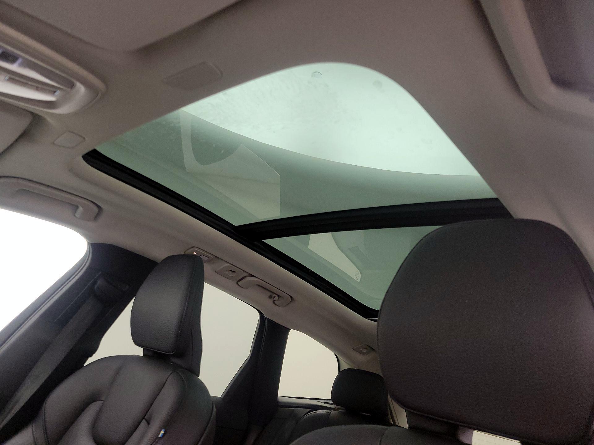 Thumbnail: 2023 Volvo XC60 - 20