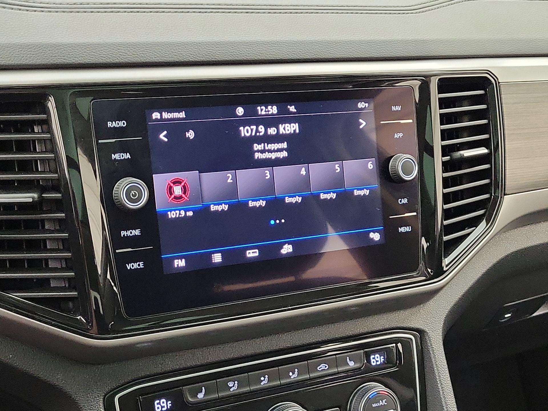 Thumbnail: 2021 Volkswagen Atlas - 16