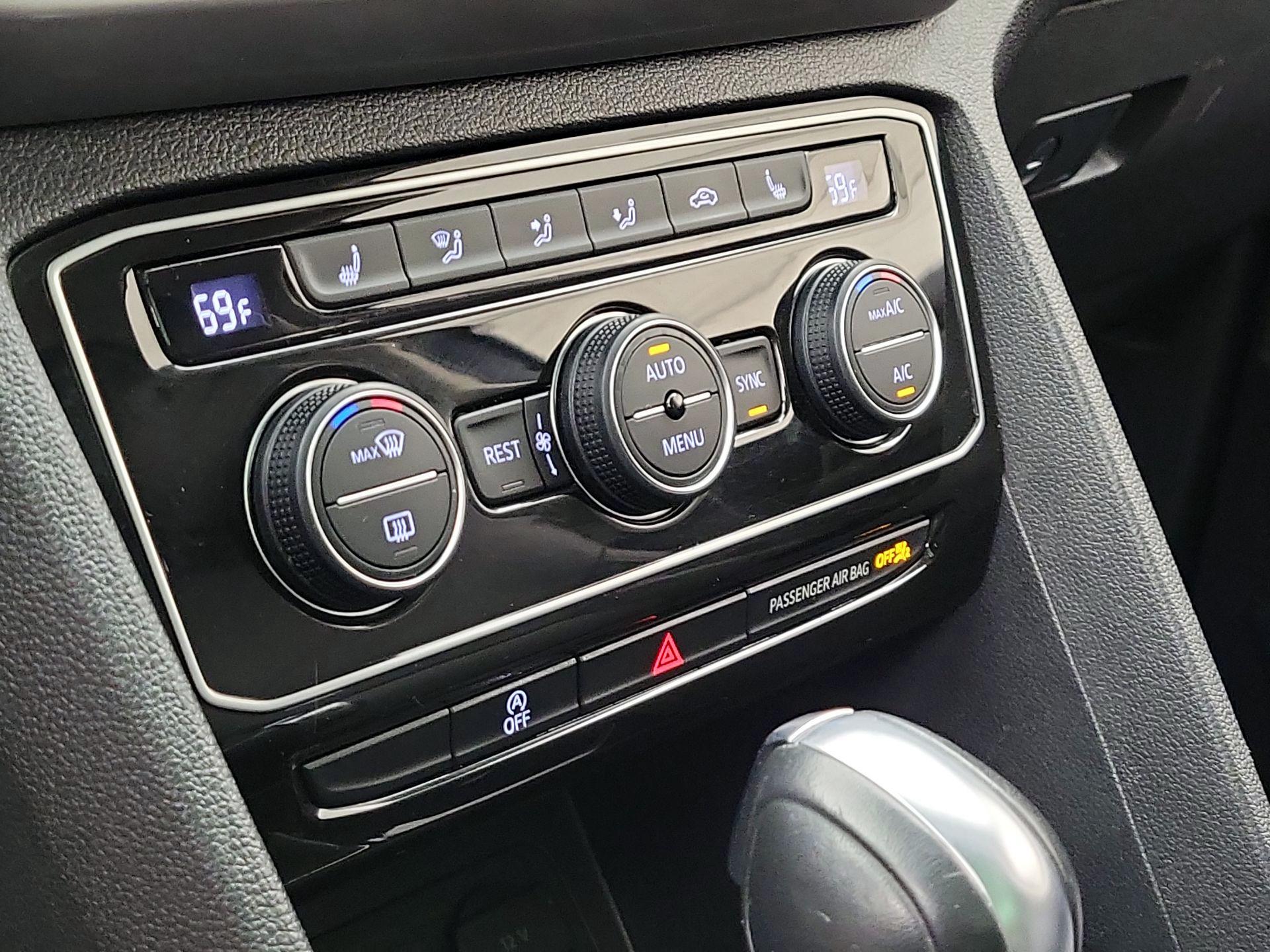 Thumbnail: 2021 Volkswagen Atlas - 17